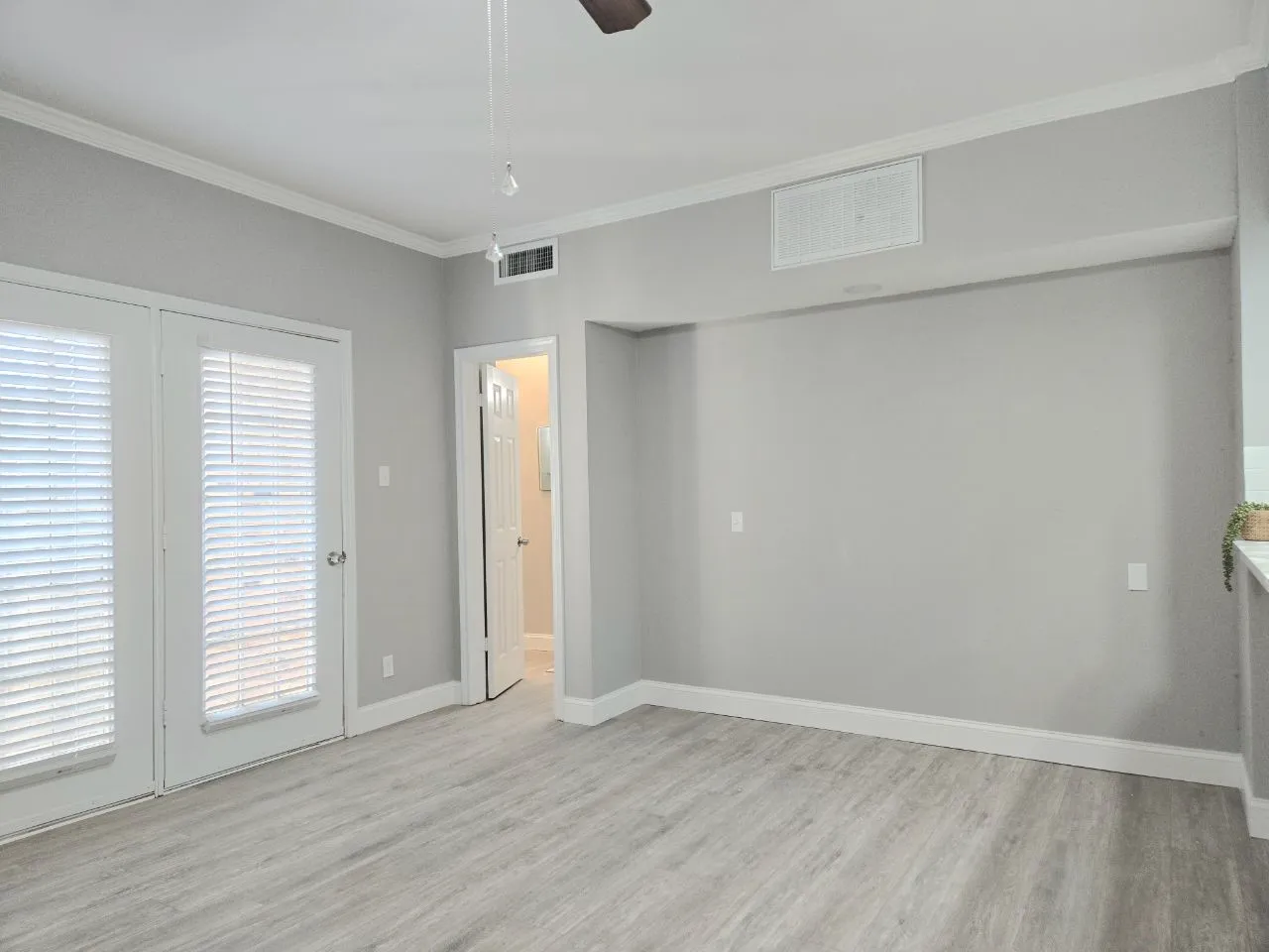 Condominium For Sale in Dallas County , 5325 Bent Tree Forest Drive 1129, Dallas, Texas 75248, 1 Bedroom, 1 Bathroom, Garage spaces, 552 Sqft, built in 1983, Preowned, mls#21144076, Real Estate Agent in Dallas, Homes For Sale in Dallas county, Homes For Sale in Dallas, Realtor in Dallas Texas, Real Estate Brokerage Independent Realty Texas, Luminita Cordes Realtor
