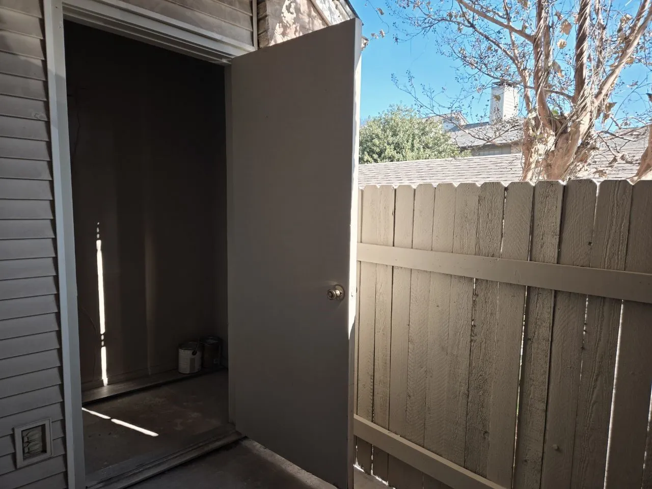 Condominium For Sale in Dallas County , 5325 Bent Tree Forest Drive 1129, Dallas, Texas 75248, 1 Bedroom, 1 Bathroom, Garage spaces, 552 Sqft, built in 1983, Preowned, mls#21144076, Real Estate Agent in Dallas, Homes For Sale in Dallas county, Homes For Sale in Dallas, Realtor in Dallas Texas, Real Estate Brokerage Independent Realty Texas, Luminita Cordes Realtor