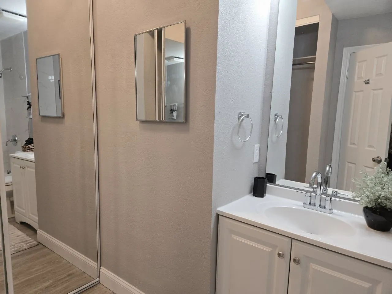 Condominium For Sale in Dallas County , 5325 Bent Tree Forest Drive 1129, Dallas, Texas 75248, 1 Bedroom, 1 Bathroom, Garage spaces, 552 Sqft, built in 1983, Preowned, mls#21144076, Real Estate Agent in Dallas, Homes For Sale in Dallas county, Homes For Sale in Dallas, Realtor in Dallas Texas, Real Estate Brokerage Independent Realty Texas, Luminita Cordes Realtor