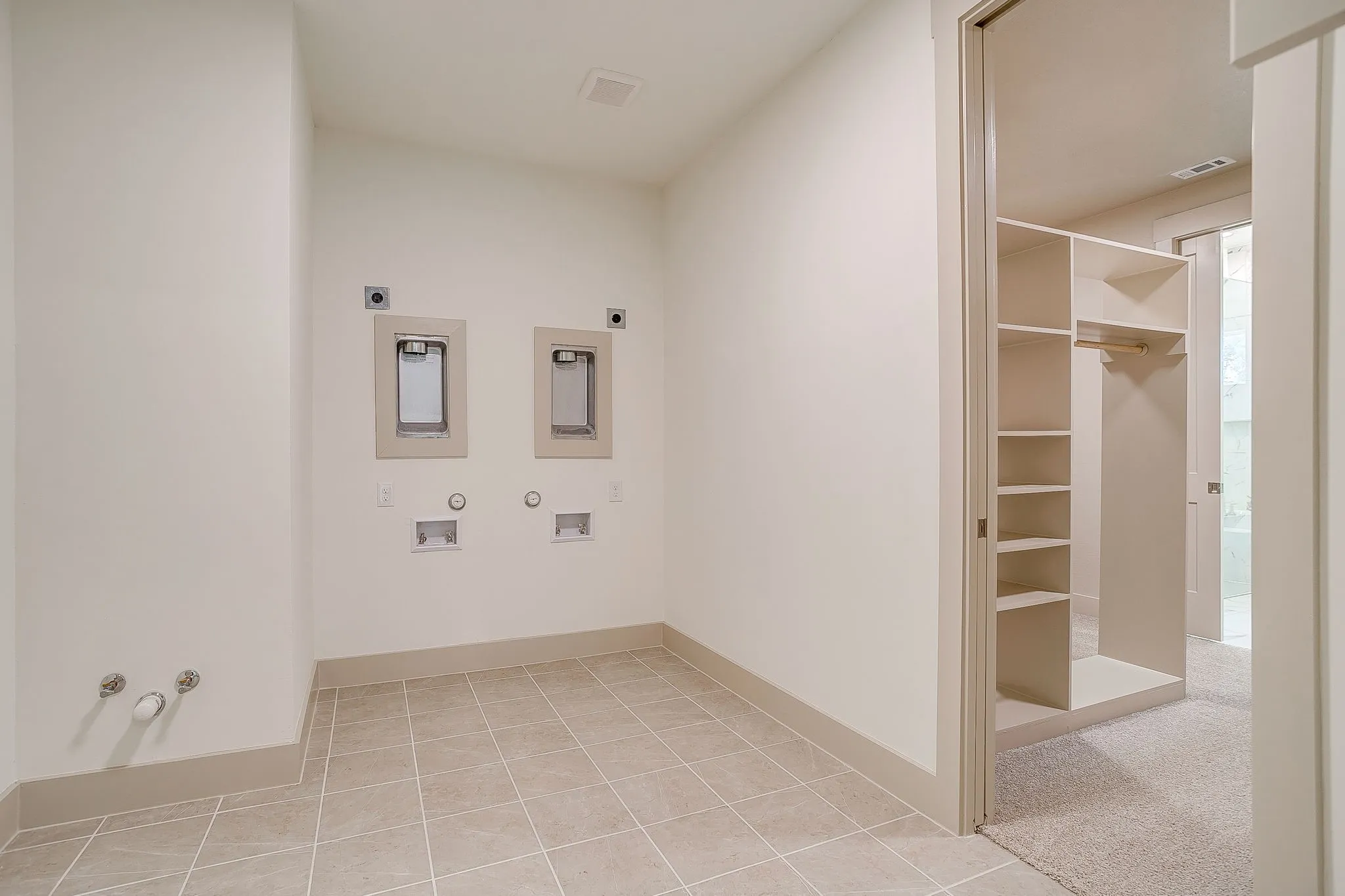 Single Family Residence For Sale in Ellis County , 137 Aiden Drive, Waxahachie, Texas 75165, 4 Bedroom, 3 Bathroom, 3 Garage spaces, 3,019 Sqft, built in 2025, New Construction - Complete, Price $709,990, mls#21146687, Real Estate Agent in Waxahachie, Homes For Sale in Ellis county, Homes For Sale in Waxahachie, Realtor in Waxahachie Texas, Real Estate Brokerage Independent Realty Texas, Luminita Cordes Realtor