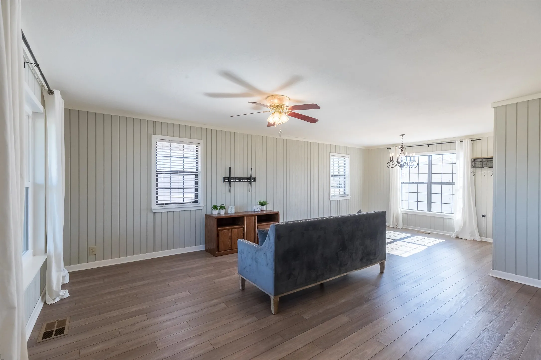 Single Family Residence For Sale in Taylor County , 2110 State Highway 36, Abilene, Texas 79602, 4 Bedroom, 3 Bathroom, Garage spaces, 1,706 Sqft, built in 1989, mls#21145262, Real Estate Agent in Abilene, Homes For Sale in Taylor county, Homes For Sale in Abilene, Realtor in Abilene Texas, Real Estate Brokerage Independent Realty Texas, Luminita Cordes Realtor