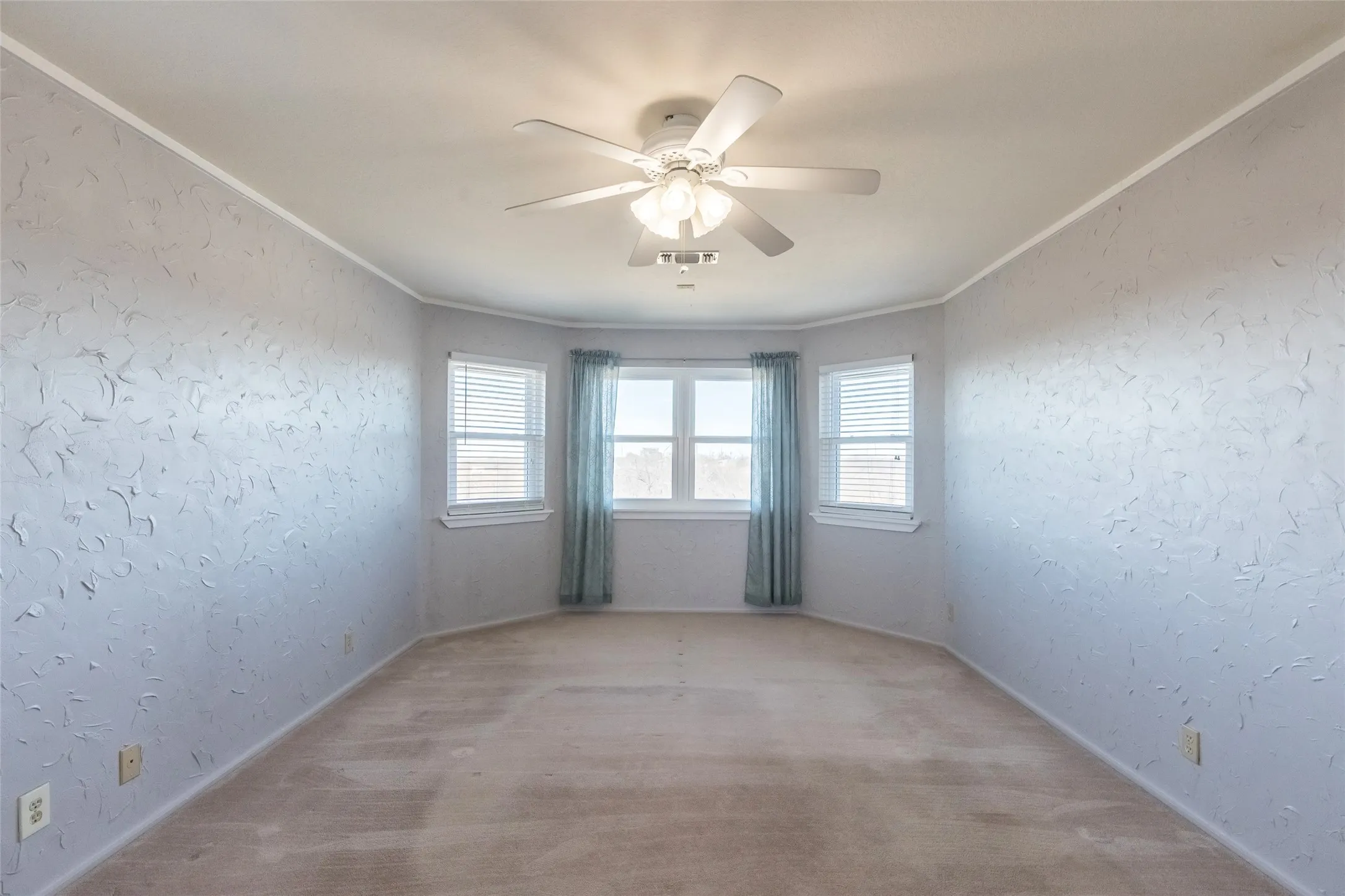 Single Family Residence For Sale in Taylor County , 2110 State Highway 36, Abilene, Texas 79602, 4 Bedroom, 3 Bathroom, Garage spaces, 1,706 Sqft, built in 1989, mls#21145262, Real Estate Agent in Abilene, Homes For Sale in Taylor county, Homes For Sale in Abilene, Realtor in Abilene Texas, Real Estate Brokerage Independent Realty Texas, Luminita Cordes Realtor
