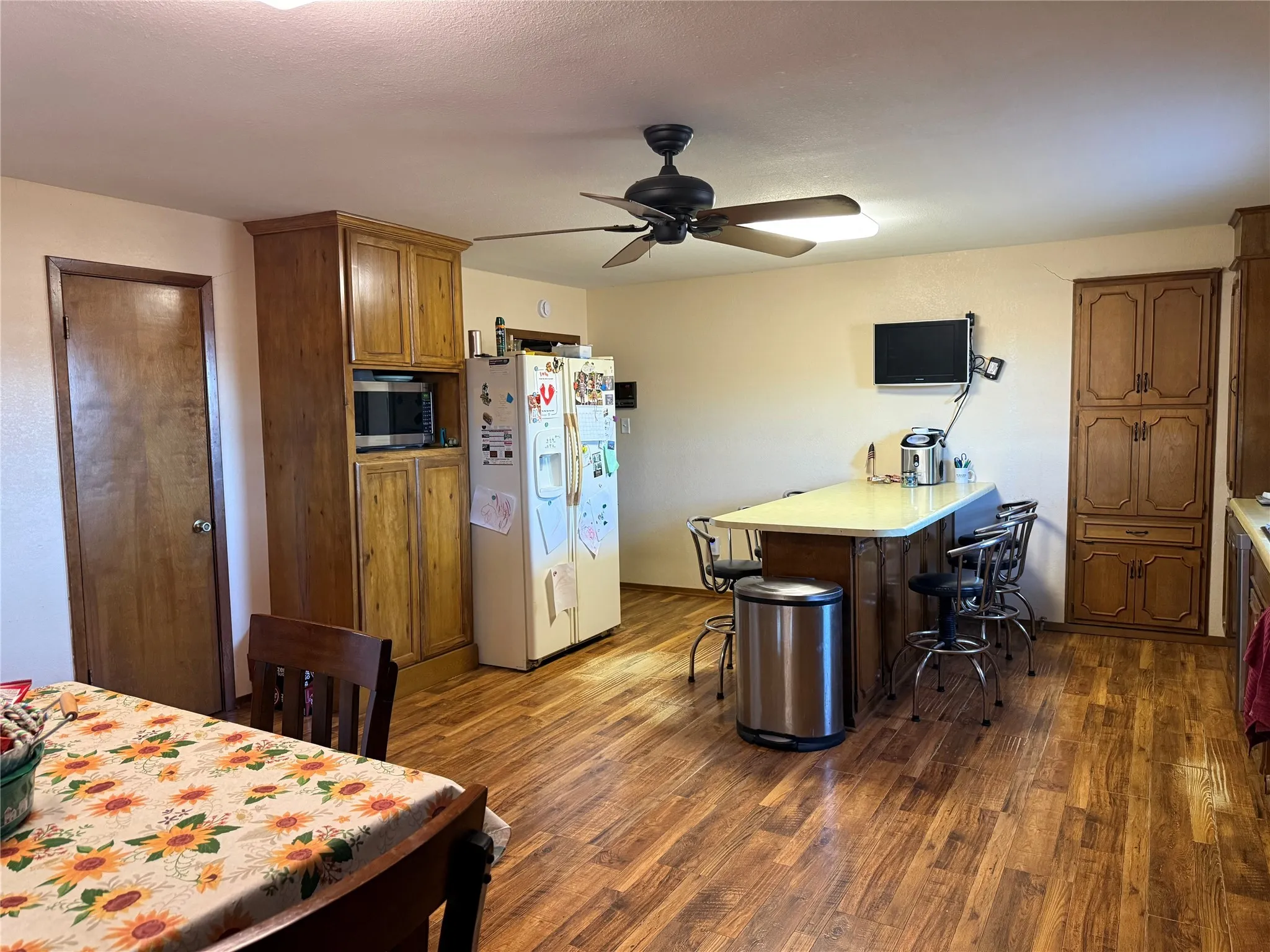 Single Family Residence For Sale in Lamar County , 4685 Highway 82 E, Paris, Texas 75462, 3 Bedrooms, 2 Bathrooms, Garage spaces, 1,920 Sqft, built in 0, Preowned, Price $525,000, mls#21141202, Real Estate Agent in Paris, Homes For Sale in Lamar county, Homes For Sale in Paris, Realtor in Paris Texas, Real Estate Brokerage Independent Realty Texas, Luminita Cordes Realtor