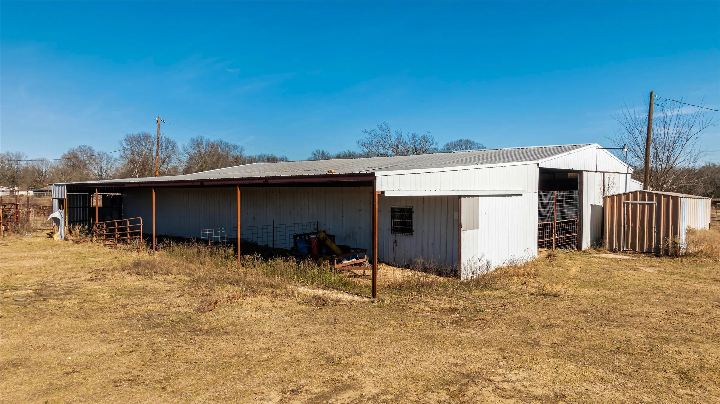 Single Family Residence For Sale in Lamar County , 4685 Highway 82 E, Paris, Texas 75462, 3 Bedrooms, 2 Bathrooms, Garage spaces, 1,920 Sqft, built in 0, Preowned, Price $525,000, mls#21141202, Real Estate Agent in Paris, Homes For Sale in Lamar county, Homes For Sale in Paris, Realtor in Paris Texas, Real Estate Brokerage Independent Realty Texas, Luminita Cordes Realtor