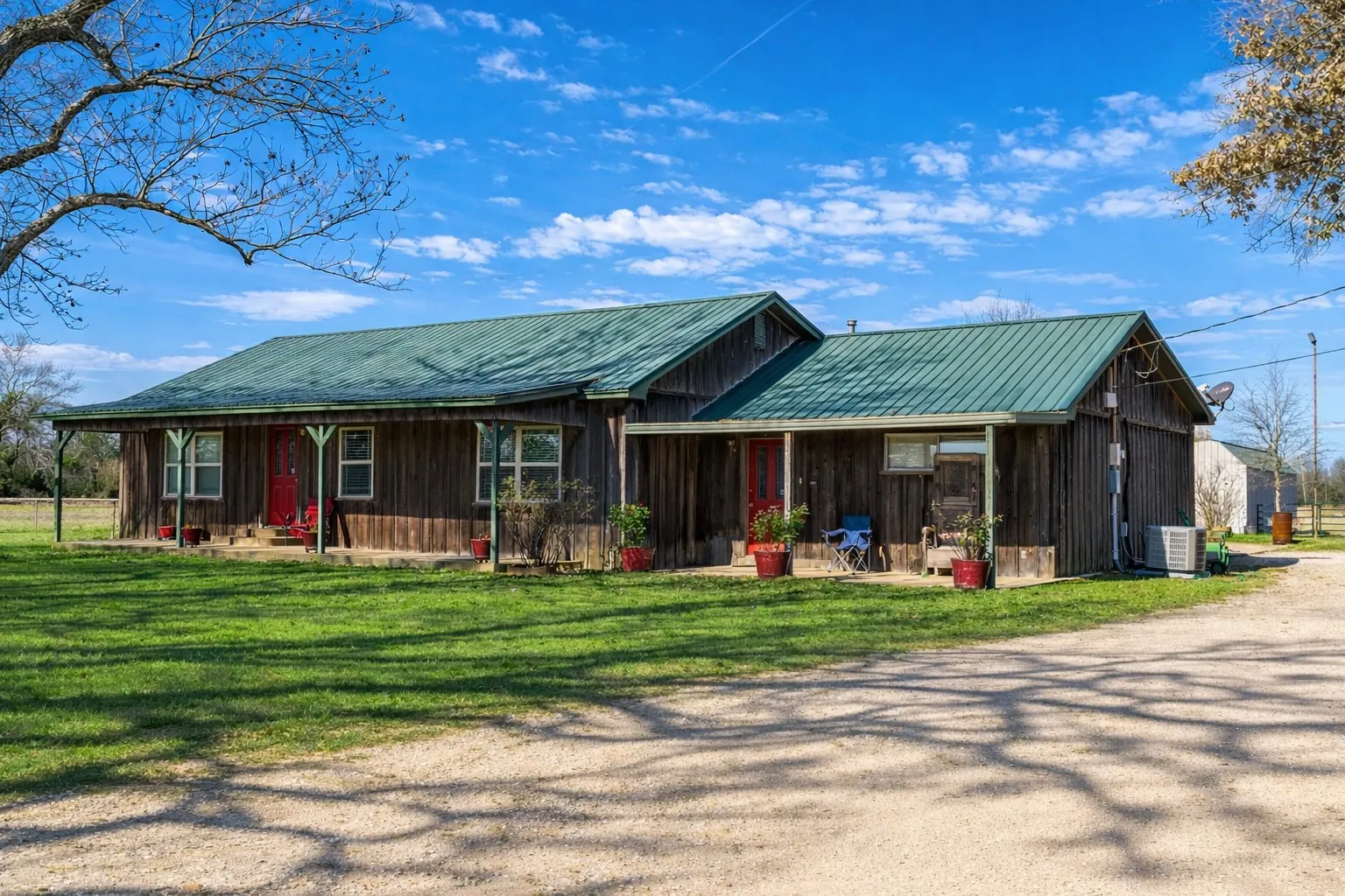Single Family Residence For Sale in Lamar County , 4685 Highway 82 E, Paris, Texas 75462, 3 Bedrooms, 2 Bathrooms, Garage spaces, 1,920 Sqft, built in 0, Preowned, Price $525,000, mls#21141202, Real Estate Agent in Paris, Homes For Sale in Lamar county, Homes For Sale in Paris, Realtor in Paris Texas, Real Estate Brokerage Independent Realty Texas, Luminita Cordes Realtor