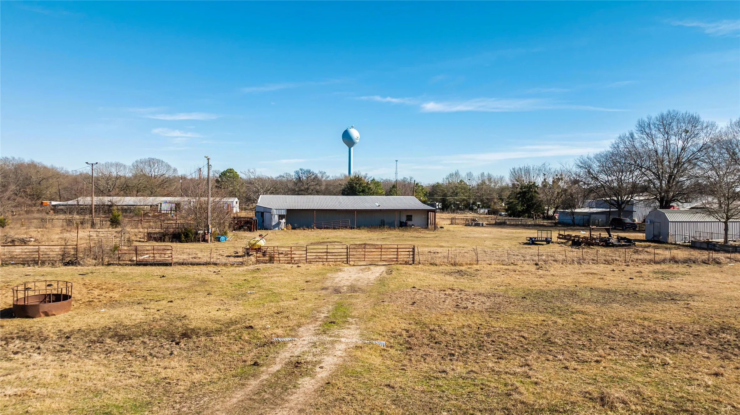 Single Family Residence For Sale in Lamar County , 4685 Highway 82 E, Paris, Texas 75462, 3 Bedrooms, 2 Bathrooms, Garage spaces, 1,920 Sqft, built in 0, Preowned, Price $525,000, mls#21141202, Real Estate Agent in Paris, Homes For Sale in Lamar county, Homes For Sale in Paris, Realtor in Paris Texas, Real Estate Brokerage Independent Realty Texas, Luminita Cordes Realtor
