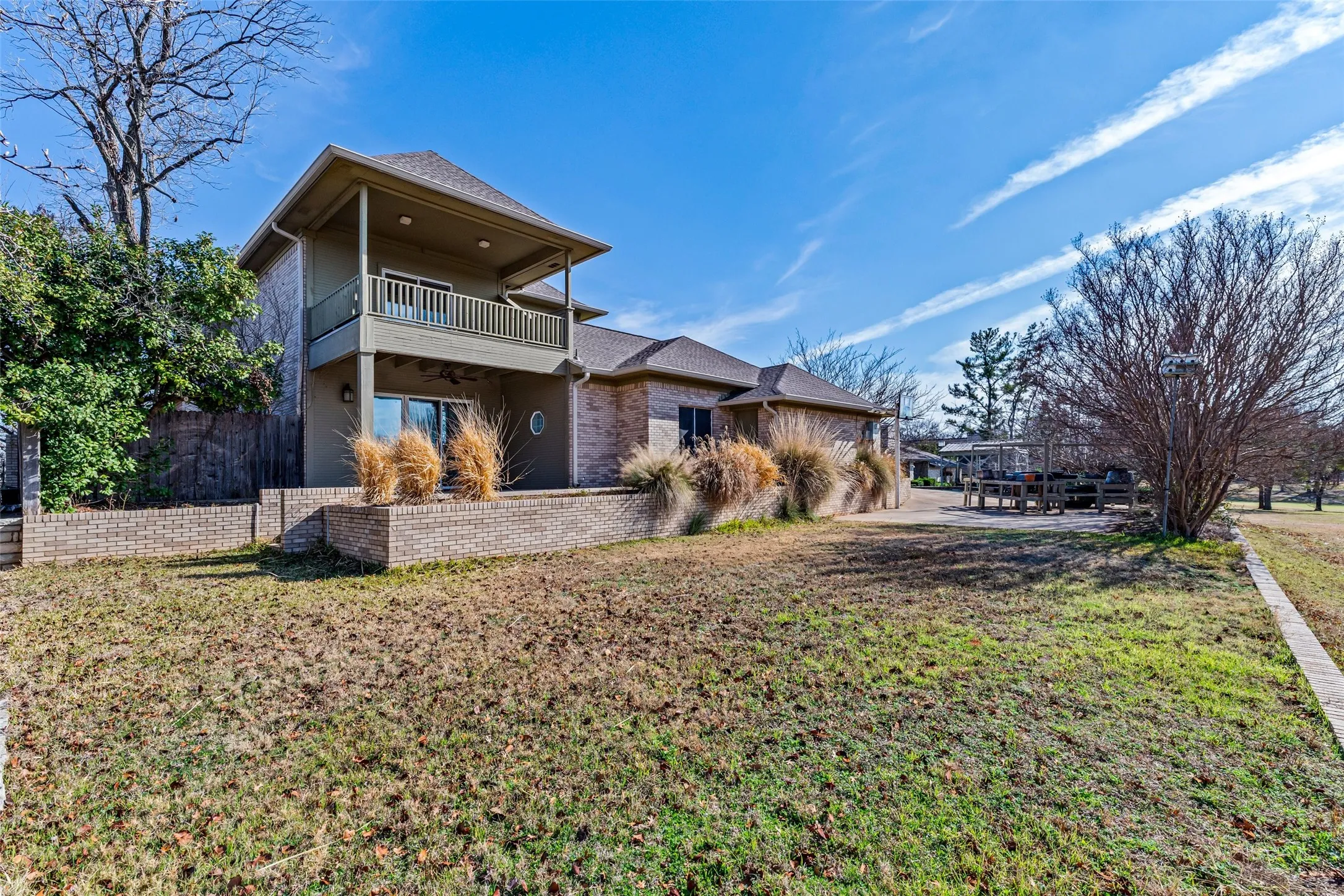 Single Family Residence For Sale in Hood County , 8908 Brierfield Road, Granbury, Texas 76049, 4 Bedroom, 3 Bathroom, 2 Garage spaces, 3,810 Sqft, built in 1988, mls#21146540, Real Estate Agent in Granbury, Homes For Sale in Hood county, Homes For Sale in Granbury, Realtor in Granbury Texas, Real Estate Brokerage Independent Realty Texas, Luminita Cordes Realtor
