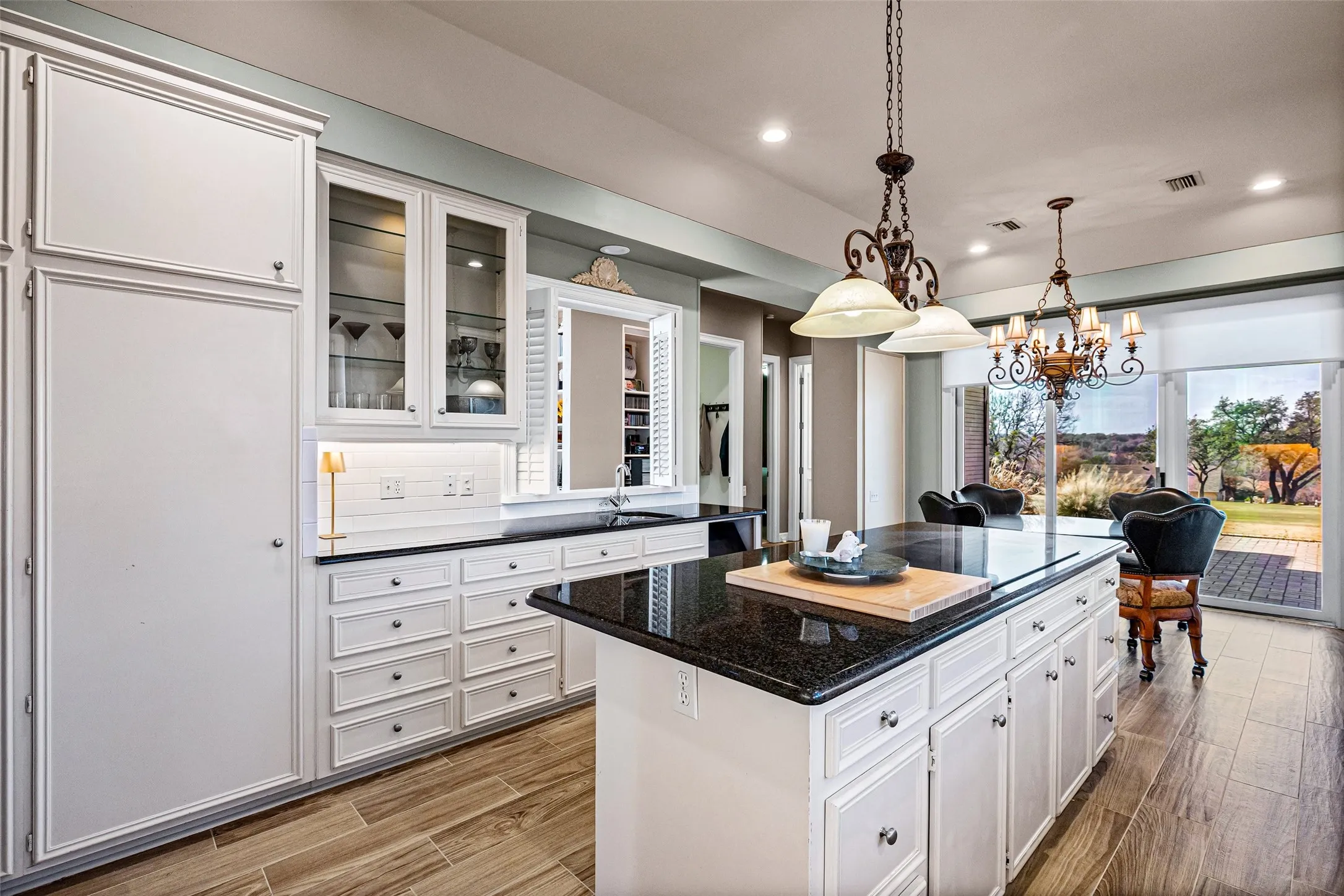 Single Family Residence For Sale in Hood County , 8908 Brierfield Road, Granbury, Texas 76049, 4 Bedroom, 3 Bathroom, 2 Garage spaces, 3,810 Sqft, built in 1988, mls#21146540, Real Estate Agent in Granbury, Homes For Sale in Hood county, Homes For Sale in Granbury, Realtor in Granbury Texas, Real Estate Brokerage Independent Realty Texas, Luminita Cordes Realtor