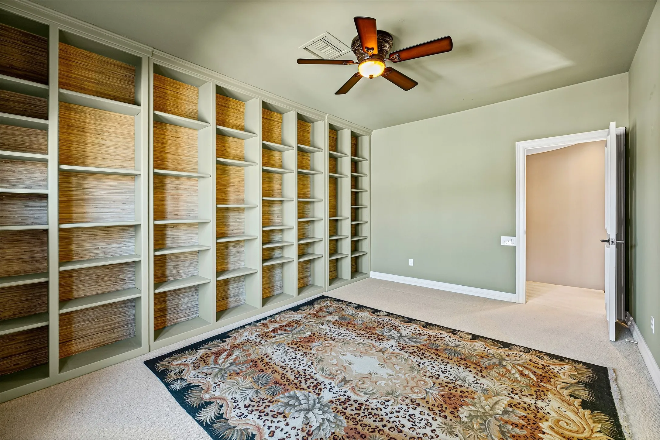 Single Family Residence For Sale in Hood County , 8908 Brierfield Road, Granbury, Texas 76049, 4 Bedroom, 3 Bathroom, 2 Garage spaces, 3,810 Sqft, built in 1988, mls#21146540, Real Estate Agent in Granbury, Homes For Sale in Hood county, Homes For Sale in Granbury, Realtor in Granbury Texas, Real Estate Brokerage Independent Realty Texas, Luminita Cordes Realtor