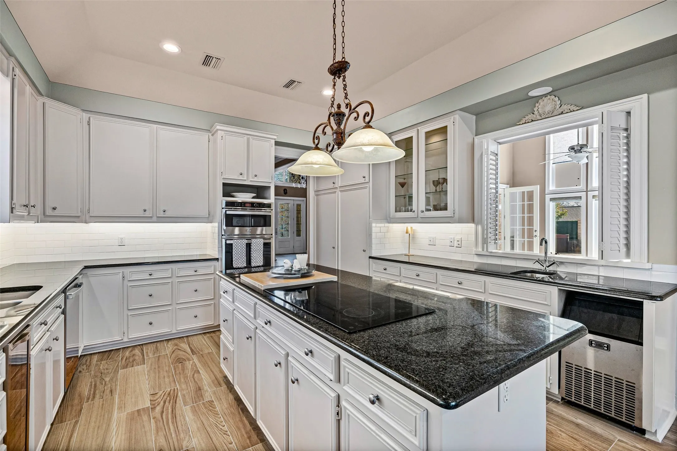 Single Family Residence For Sale in Hood County , 8908 Brierfield Road, Granbury, Texas 76049, 4 Bedroom, 3 Bathroom, 2 Garage spaces, 3,810 Sqft, built in 1988, mls#21146540, Real Estate Agent in Granbury, Homes For Sale in Hood county, Homes For Sale in Granbury, Realtor in Granbury Texas, Real Estate Brokerage Independent Realty Texas, Luminita Cordes Realtor