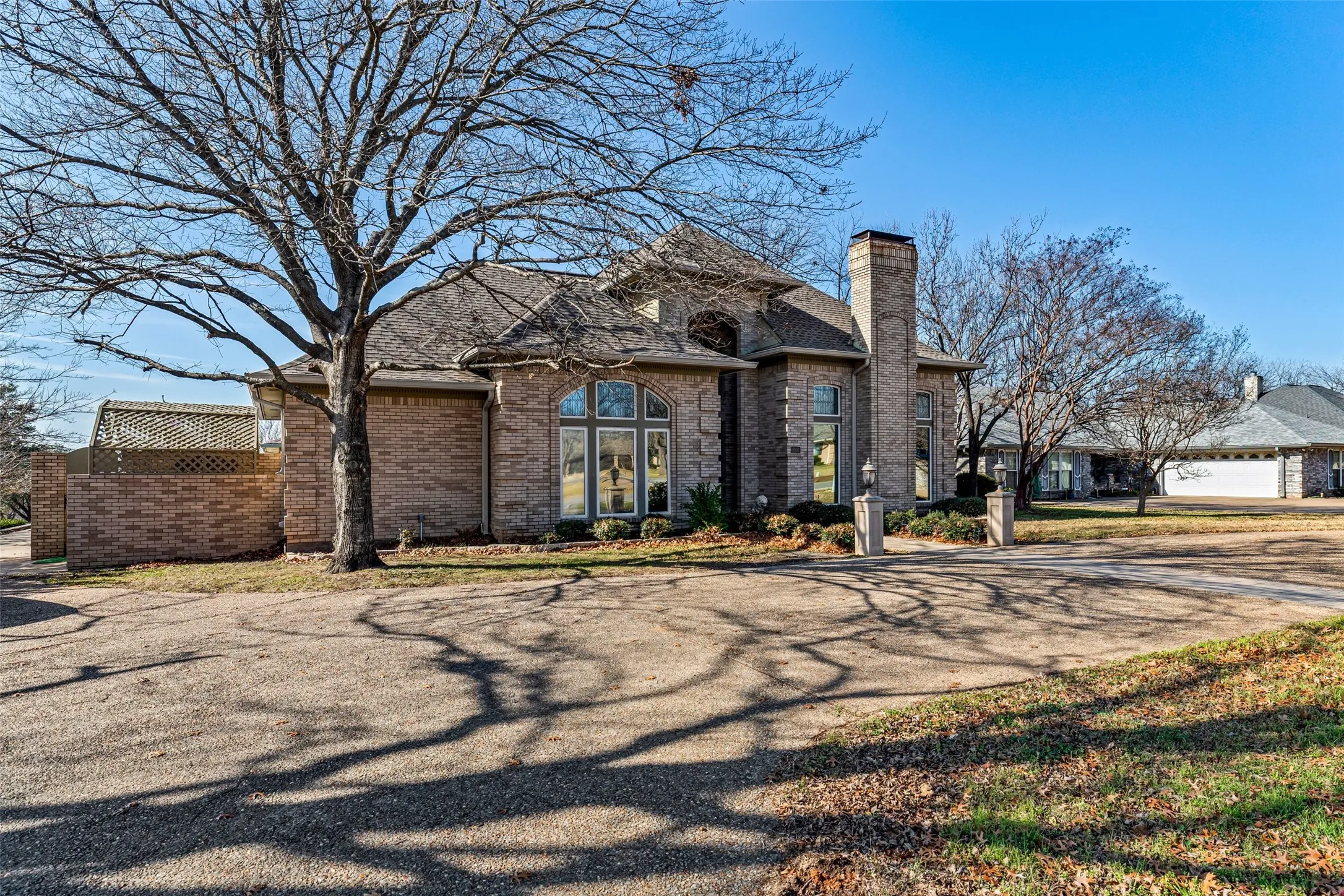 Single Family Residence For Sale in Hood County , 8908 Brierfield Road, Granbury, Texas 76049, 4 Bedroom, 3 Bathroom, 2 Garage spaces, 3,810 Sqft, built in 1988, mls#21146540, Real Estate Agent in Granbury, Homes For Sale in Hood county, Homes For Sale in Granbury, Realtor in Granbury Texas, Real Estate Brokerage Independent Realty Texas, Luminita Cordes Realtor