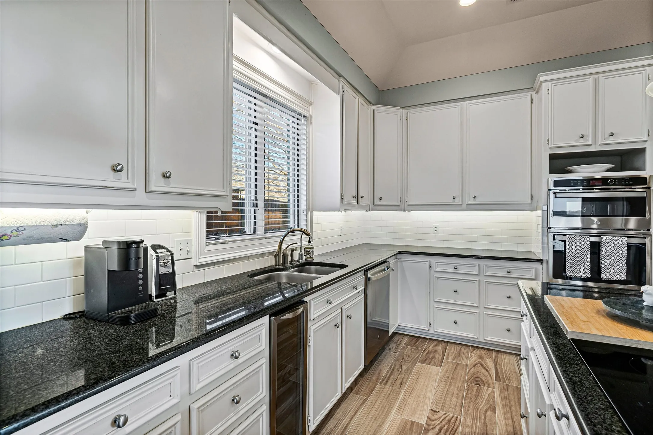Single Family Residence For Sale in Hood County , 8908 Brierfield Road, Granbury, Texas 76049, 4 Bedroom, 3 Bathroom, 2 Garage spaces, 3,810 Sqft, built in 1988, mls#21146540, Real Estate Agent in Granbury, Homes For Sale in Hood county, Homes For Sale in Granbury, Realtor in Granbury Texas, Real Estate Brokerage Independent Realty Texas, Luminita Cordes Realtor