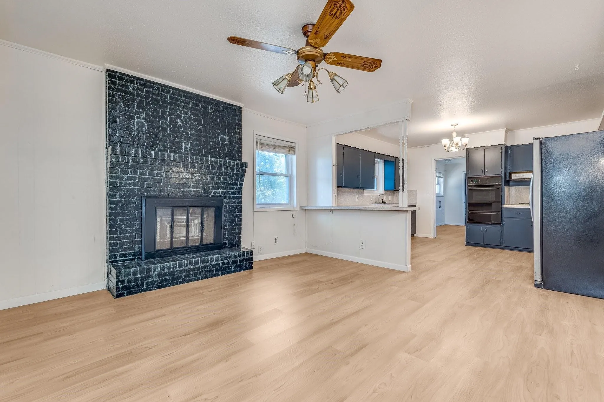 Single Family Residence For Sale in Fannin County , 921 Evans Street, Bonham, Texas 75418, 4 Bedrooms, 3 Bathrooms, 2 Garage spaces, 1,669 Sqft, built in 1965, Price $185,000, mls#21147059, Real Estate Agent in Bonham, Homes For Sale in Fannin county, Homes For Sale in Bonham, Realtor in Bonham Texas, Real Estate Brokerage Independent Realty Texas, Luminita Cordes Realtor