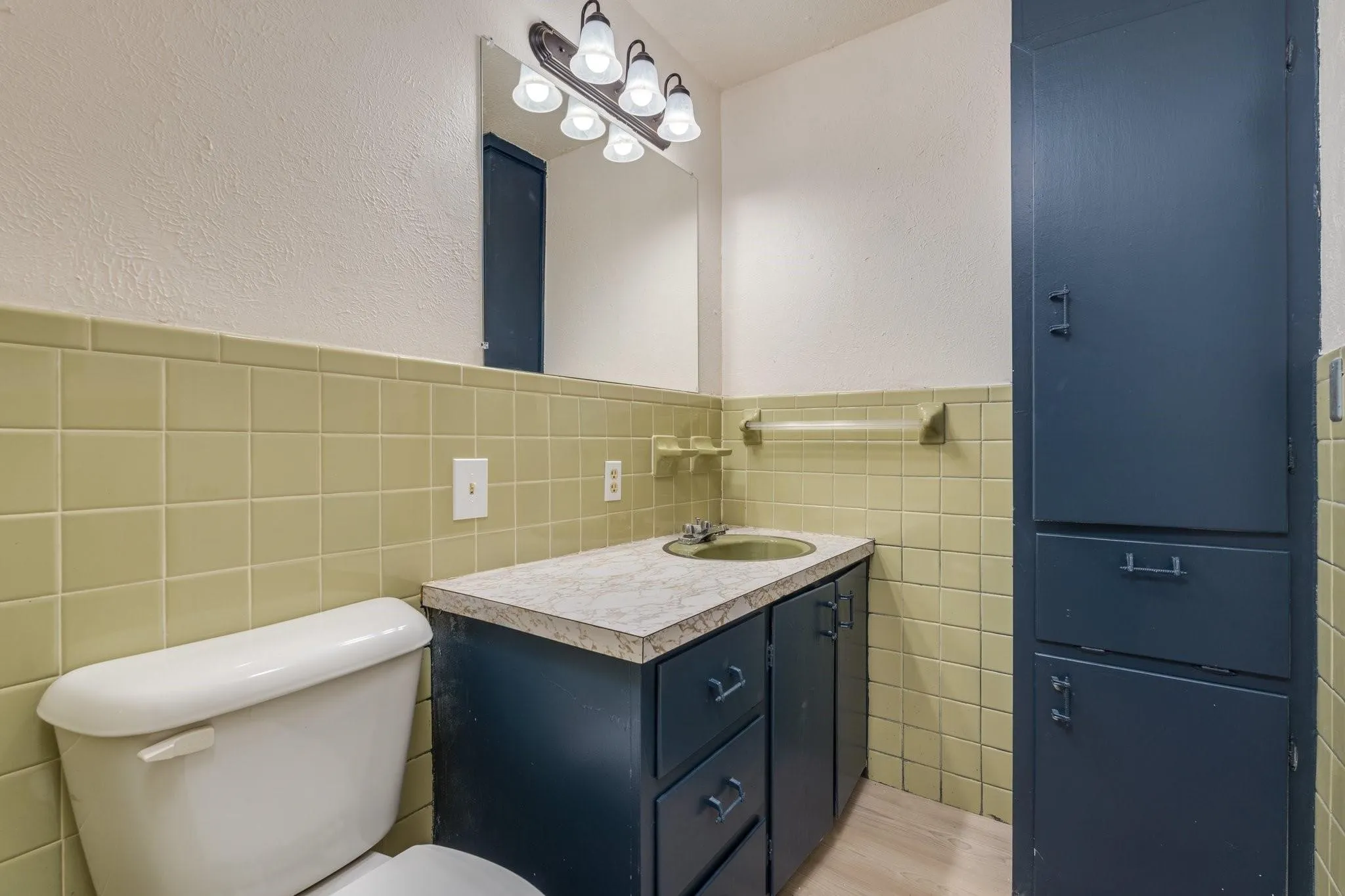 Single Family Residence For Sale in Fannin County , 921 Evans Street, Bonham, Texas 75418, 4 Bedrooms, 3 Bathrooms, 2 Garage spaces, 1,669 Sqft, built in 1965, Price $185,000, mls#21147059, Real Estate Agent in Bonham, Homes For Sale in Fannin county, Homes For Sale in Bonham, Realtor in Bonham Texas, Real Estate Brokerage Independent Realty Texas, Luminita Cordes Realtor