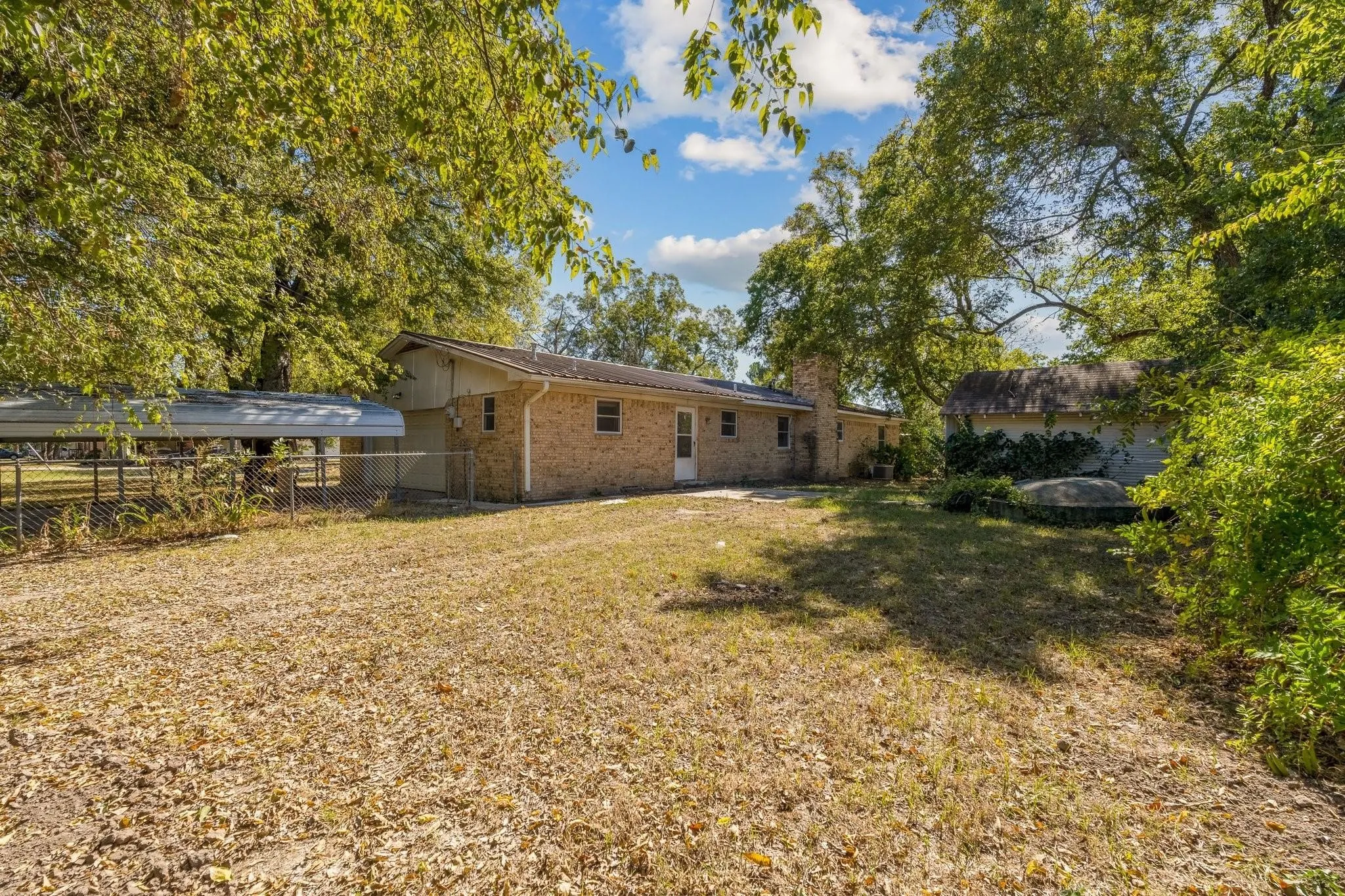 Single Family Residence For Sale in Fannin County , 921 Evans Street, Bonham, Texas 75418, 4 Bedrooms, 3 Bathrooms, 2 Garage spaces, 1,669 Sqft, built in 1965, Price $185,000, mls#21147059, Real Estate Agent in Bonham, Homes For Sale in Fannin county, Homes For Sale in Bonham, Realtor in Bonham Texas, Real Estate Brokerage Independent Realty Texas, Luminita Cordes Realtor