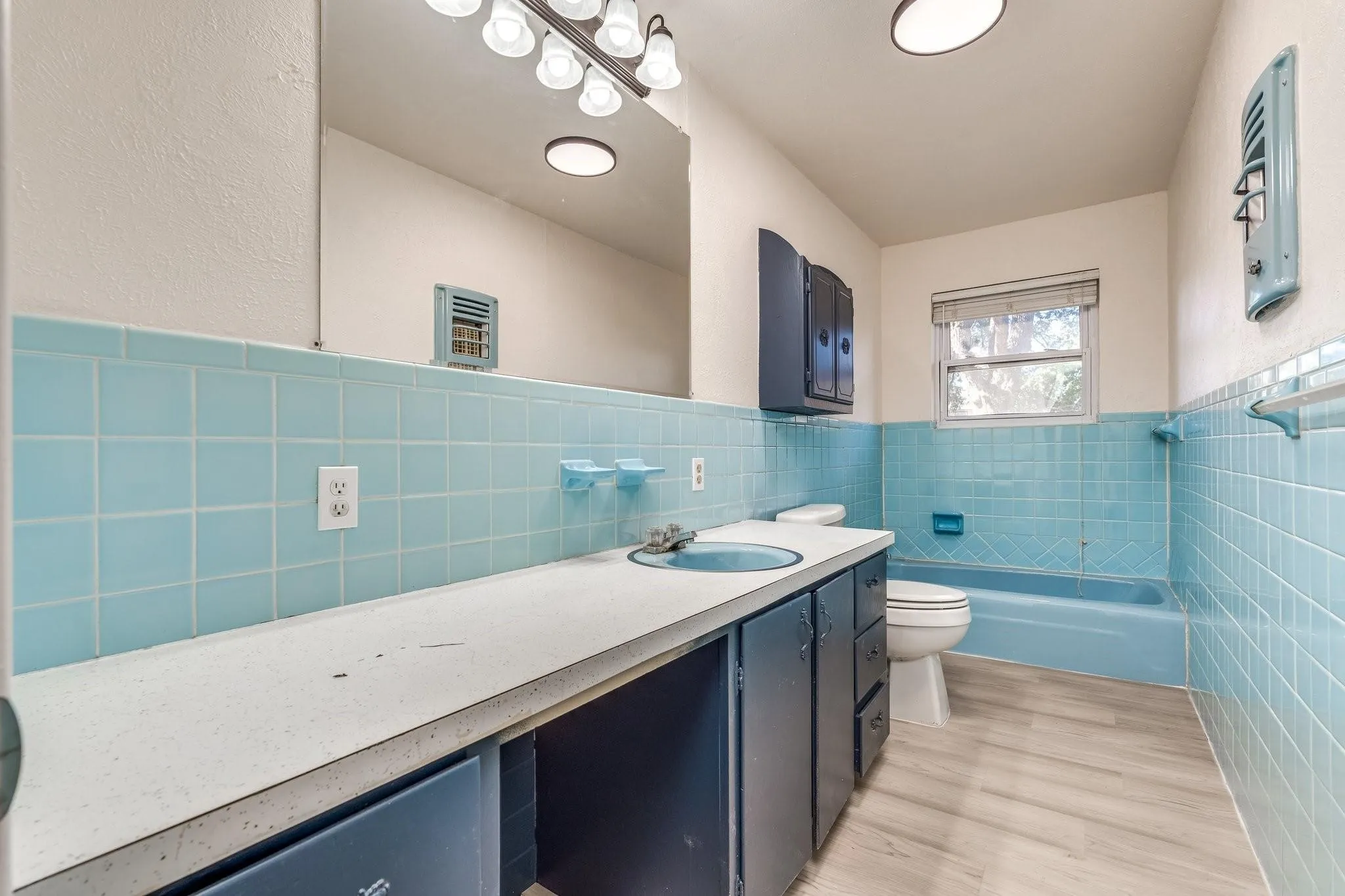 Single Family Residence For Sale in Fannin County , 921 Evans Street, Bonham, Texas 75418, 4 Bedrooms, 3 Bathrooms, 2 Garage spaces, 1,669 Sqft, built in 1965, Price $185,000, mls#21147059, Real Estate Agent in Bonham, Homes For Sale in Fannin county, Homes For Sale in Bonham, Realtor in Bonham Texas, Real Estate Brokerage Independent Realty Texas, Luminita Cordes Realtor