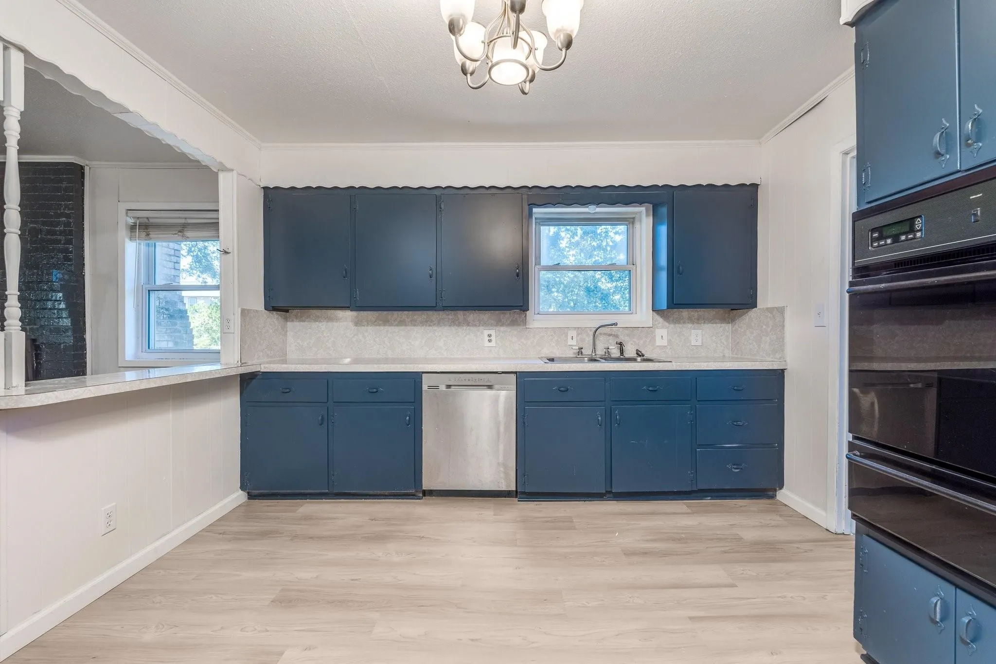 Single Family Residence For Sale in Fannin County , 921 Evans Street, Bonham, Texas 75418, 4 Bedrooms, 3 Bathrooms, 2 Garage spaces, 1,669 Sqft, built in 1965, Price $185,000, mls#21147059, Real Estate Agent in Bonham, Homes For Sale in Fannin county, Homes For Sale in Bonham, Realtor in Bonham Texas, Real Estate Brokerage Independent Realty Texas, Luminita Cordes Realtor