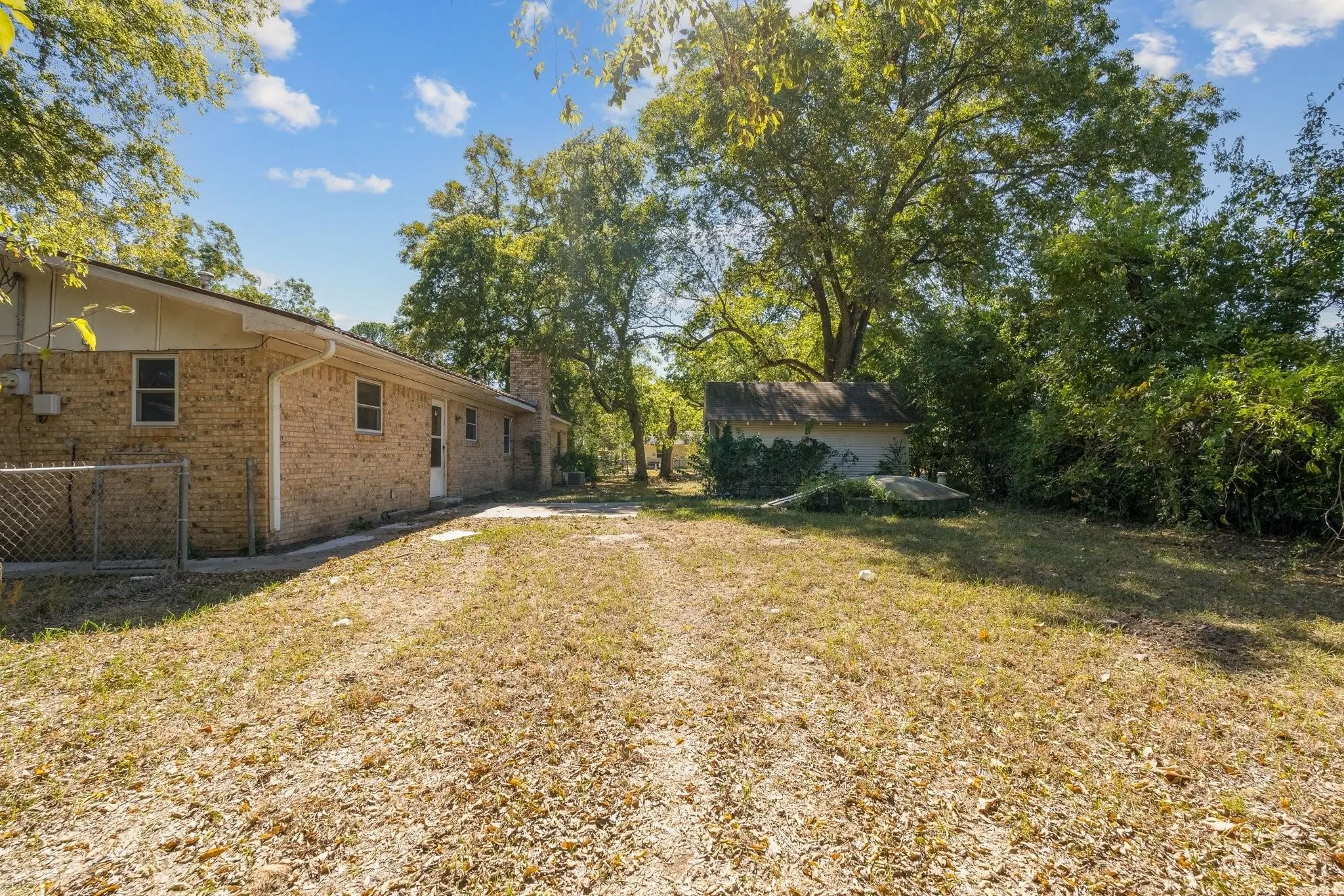 Single Family Residence For Sale in Fannin County , 921 Evans Street, Bonham, Texas 75418, 4 Bedrooms, 3 Bathrooms, 2 Garage spaces, 1,669 Sqft, built in 1965, Price $185,000, mls#21147059, Real Estate Agent in Bonham, Homes For Sale in Fannin county, Homes For Sale in Bonham, Realtor in Bonham Texas, Real Estate Brokerage Independent Realty Texas, Luminita Cordes Realtor
