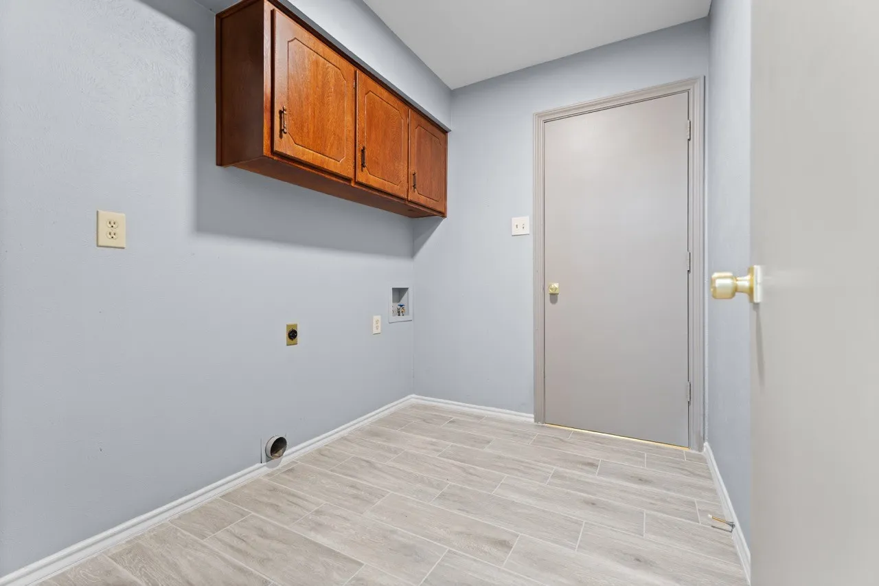 Single Family Residence For Sale in Ellis County , 602 Cardinal Drive, Ovilla, Texas 75154, 3 Bedroom, 2 Bathroom, 2 Garage spaces, 1,386 Sqft, built in 1982, mls#21147101, Real Estate Agent in Ovilla, Homes For Sale in Ellis county, Homes For Sale in Ovilla, Realtor in Ovilla Texas, Real Estate Brokerage Independent Realty Texas, Luminita Cordes Realtor