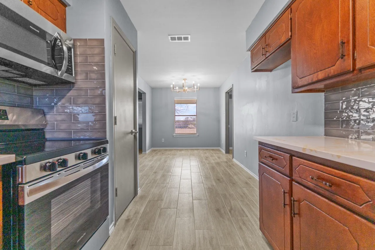Single Family Residence For Sale in Ellis County , 602 Cardinal Drive, Ovilla, Texas 75154, 3 Bedroom, 2 Bathroom, 2 Garage spaces, 1,386 Sqft, built in 1982, mls#21147101, Real Estate Agent in Ovilla, Homes For Sale in Ellis county, Homes For Sale in Ovilla, Realtor in Ovilla Texas, Real Estate Brokerage Independent Realty Texas, Luminita Cordes Realtor