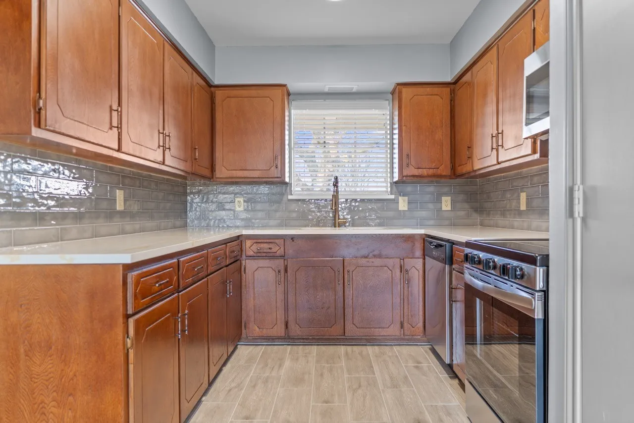 Single Family Residence For Sale in Ellis County , 602 Cardinal Drive, Ovilla, Texas 75154, 3 Bedroom, 2 Bathroom, 2 Garage spaces, 1,386 Sqft, built in 1982, mls#21147101, Real Estate Agent in Ovilla, Homes For Sale in Ellis county, Homes For Sale in Ovilla, Realtor in Ovilla Texas, Real Estate Brokerage Independent Realty Texas, Luminita Cordes Realtor