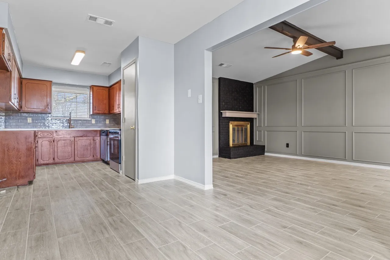 Single Family Residence For Sale in Ellis County , 602 Cardinal Drive, Ovilla, Texas 75154, 3 Bedroom, 2 Bathroom, 2 Garage spaces, 1,386 Sqft, built in 1982, mls#21147101, Real Estate Agent in Ovilla, Homes For Sale in Ellis county, Homes For Sale in Ovilla, Realtor in Ovilla Texas, Real Estate Brokerage Independent Realty Texas, Luminita Cordes Realtor