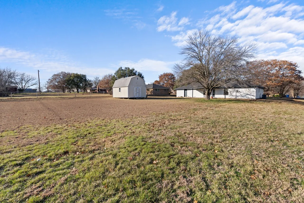 Single Family Residence For Sale in Ellis County , 602 Cardinal Drive, Ovilla, Texas 75154, 3 Bedroom, 2 Bathroom, 2 Garage spaces, 1,386 Sqft, built in 1982, mls#21147101, Real Estate Agent in Ovilla, Homes For Sale in Ellis county, Homes For Sale in Ovilla, Realtor in Ovilla Texas, Real Estate Brokerage Independent Realty Texas, Luminita Cordes Realtor