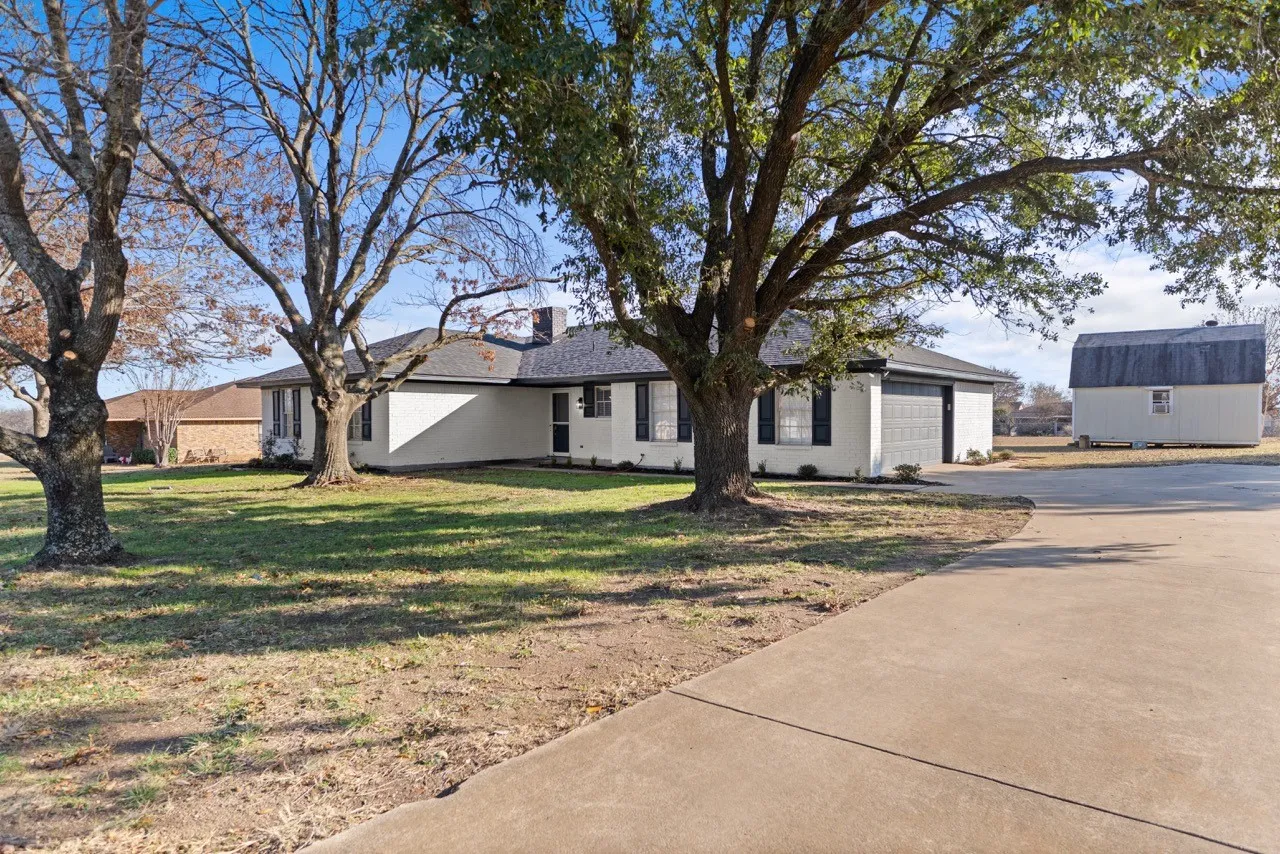 Single Family Residence For Sale in Ellis County , 602 Cardinal Drive, Ovilla, Texas 75154, 3 Bedroom, 2 Bathroom, 2 Garage spaces, 1,386 Sqft, built in 1982, mls#21147101, Real Estate Agent in Ovilla, Homes For Sale in Ellis county, Homes For Sale in Ovilla, Realtor in Ovilla Texas, Real Estate Brokerage Independent Realty Texas, Luminita Cordes Realtor