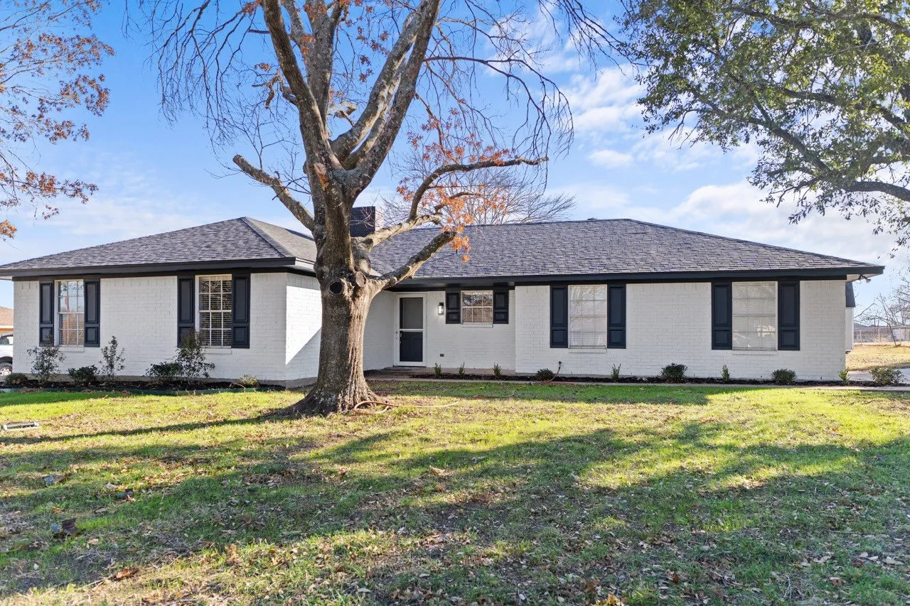 Single Family Residence For Sale in Ellis County , 602 Cardinal Drive, Ovilla, Texas 75154, 3 Bedroom, 2 Bathroom, 2 Garage spaces, 1,386 Sqft, built in 1982, mls#21147101, Real Estate Agent in Ovilla, Homes For Sale in Ellis county, Homes For Sale in Ovilla, Realtor in Ovilla Texas, Real Estate Brokerage Independent Realty Texas, Luminita Cordes Realtor