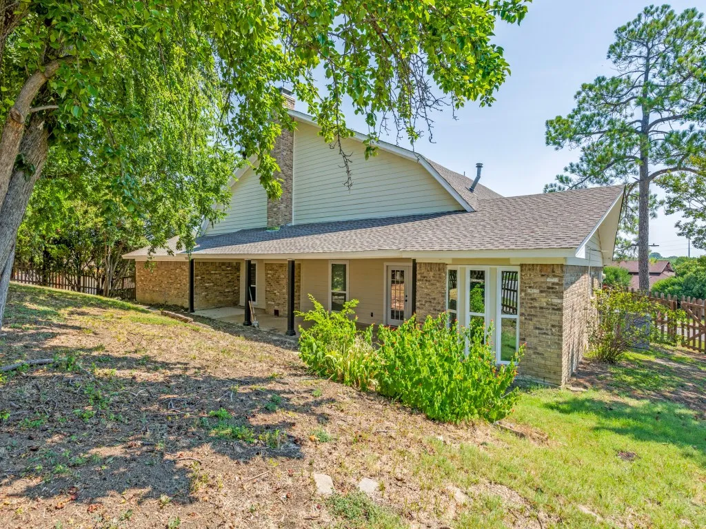 Single Family Residence For Sale in Dallas County , 2226 Meadowview Drive, Garland, Texas 75043, 3 Bedrooms, 3 Bathrooms, 2 Garage spaces, 2,805 Sqft, built in 1978, Price $449,900, mls#21147126, Real Estate Agent in Garland, Homes For Sale in Dallas county, Homes For Sale in Garland, Realtor in Garland Texas, Real Estate Brokerage Independent Realty Texas, Luminita Cordes Realtor
