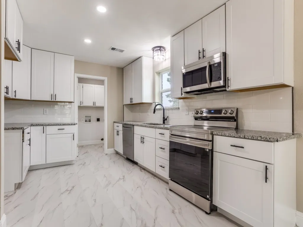 Single Family Residence For Sale in Dallas County , 2226 Meadowview Drive, Garland, Texas 75043, 3 Bedrooms, 3 Bathrooms, 2 Garage spaces, 2,805 Sqft, built in 1978, Price $449,900, mls#21147126, Real Estate Agent in Garland, Homes For Sale in Dallas county, Homes For Sale in Garland, Realtor in Garland Texas, Real Estate Brokerage Independent Realty Texas, Luminita Cordes Realtor
