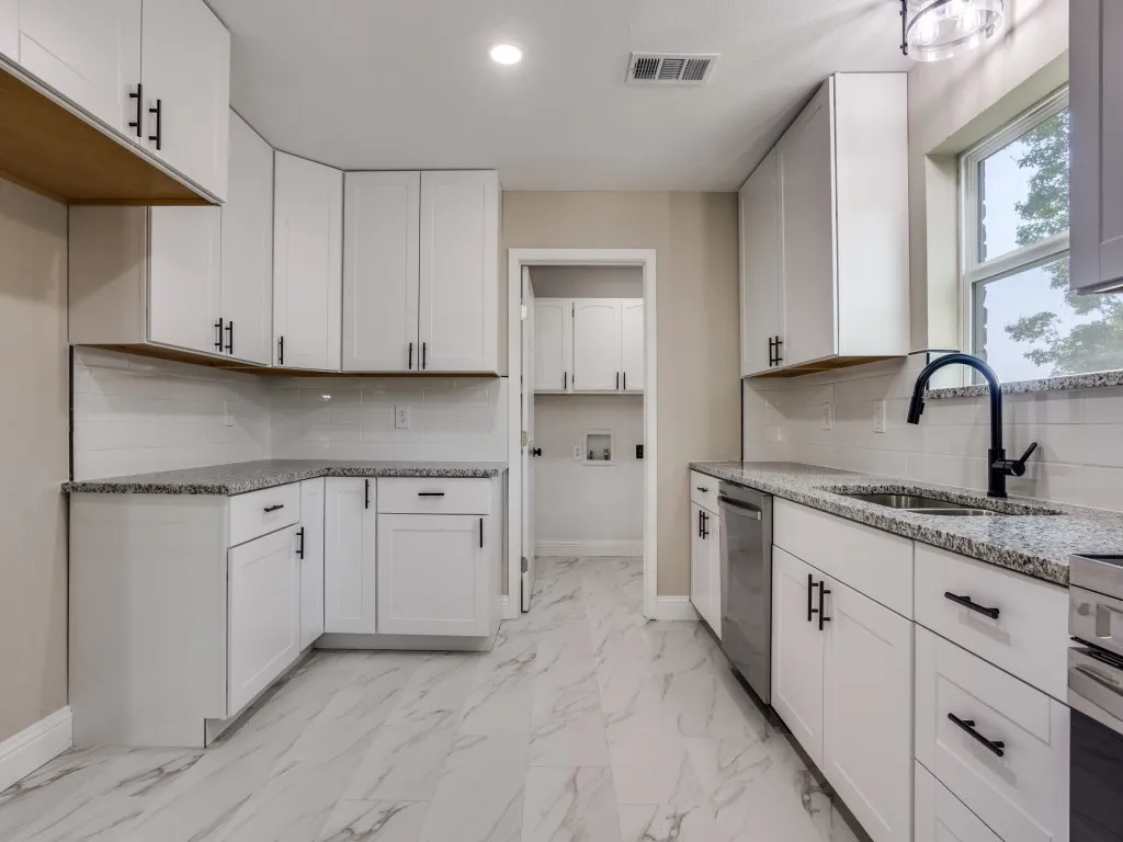 Single Family Residence For Sale in Dallas County , 2226 Meadowview Drive, Garland, Texas 75043, 3 Bedrooms, 3 Bathrooms, 2 Garage spaces, 2,805 Sqft, built in 1978, Price $449,900, mls#21147126, Real Estate Agent in Garland, Homes For Sale in Dallas county, Homes For Sale in Garland, Realtor in Garland Texas, Real Estate Brokerage Independent Realty Texas, Luminita Cordes Realtor