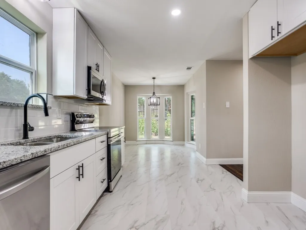 Single Family Residence For Sale in Dallas County , 2226 Meadowview Drive, Garland, Texas 75043, 3 Bedrooms, 3 Bathrooms, 2 Garage spaces, 2,805 Sqft, built in 1978, Price $449,900, mls#21147126, Real Estate Agent in Garland, Homes For Sale in Dallas county, Homes For Sale in Garland, Realtor in Garland Texas, Real Estate Brokerage Independent Realty Texas, Luminita Cordes Realtor