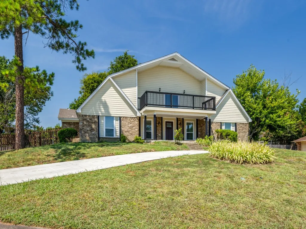 Single Family Residence For Sale in Dallas County , 2226 Meadowview Drive, Garland, Texas 75043, 3 Bedrooms, 3 Bathrooms, 2 Garage spaces, 2,805 Sqft, built in 1978, Price $449,900, mls#21147126, Real Estate Agent in Garland, Homes For Sale in Dallas county, Homes For Sale in Garland, Realtor in Garland Texas, Real Estate Brokerage Independent Realty Texas, Luminita Cordes Realtor