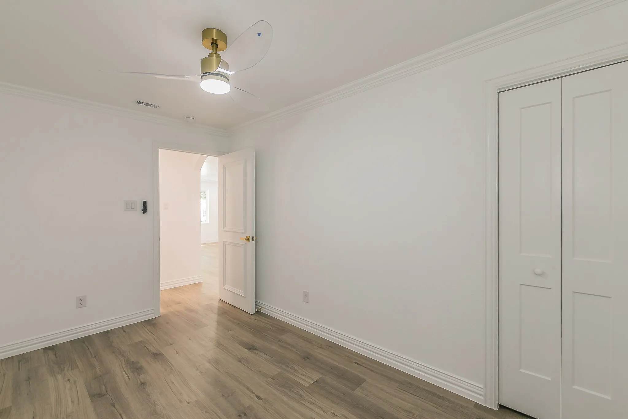 Single Family Residence For Sale in Dallas County , 1812 Boyd Street, Dallas, Texas 75224, 4 Bedroom, 2 Bathroom, 2 Garage spaces, 2,016 Sqft, built in 1960, mls#21147170, Real Estate Agent in Dallas, Homes For Sale in Dallas county, Homes For Sale in Dallas, Realtor in Dallas Texas, Real Estate Brokerage Independent Realty Texas, Luminita Cordes Realtor