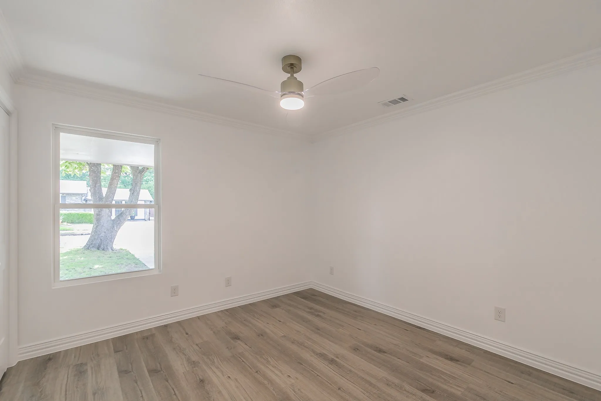 Single Family Residence For Sale in Dallas County , 1812 Boyd Street, Dallas, Texas 75224, 4 Bedroom, 2 Bathroom, 2 Garage spaces, 2,016 Sqft, built in 1960, mls#21147170, Real Estate Agent in Dallas, Homes For Sale in Dallas county, Homes For Sale in Dallas, Realtor in Dallas Texas, Real Estate Brokerage Independent Realty Texas, Luminita Cordes Realtor