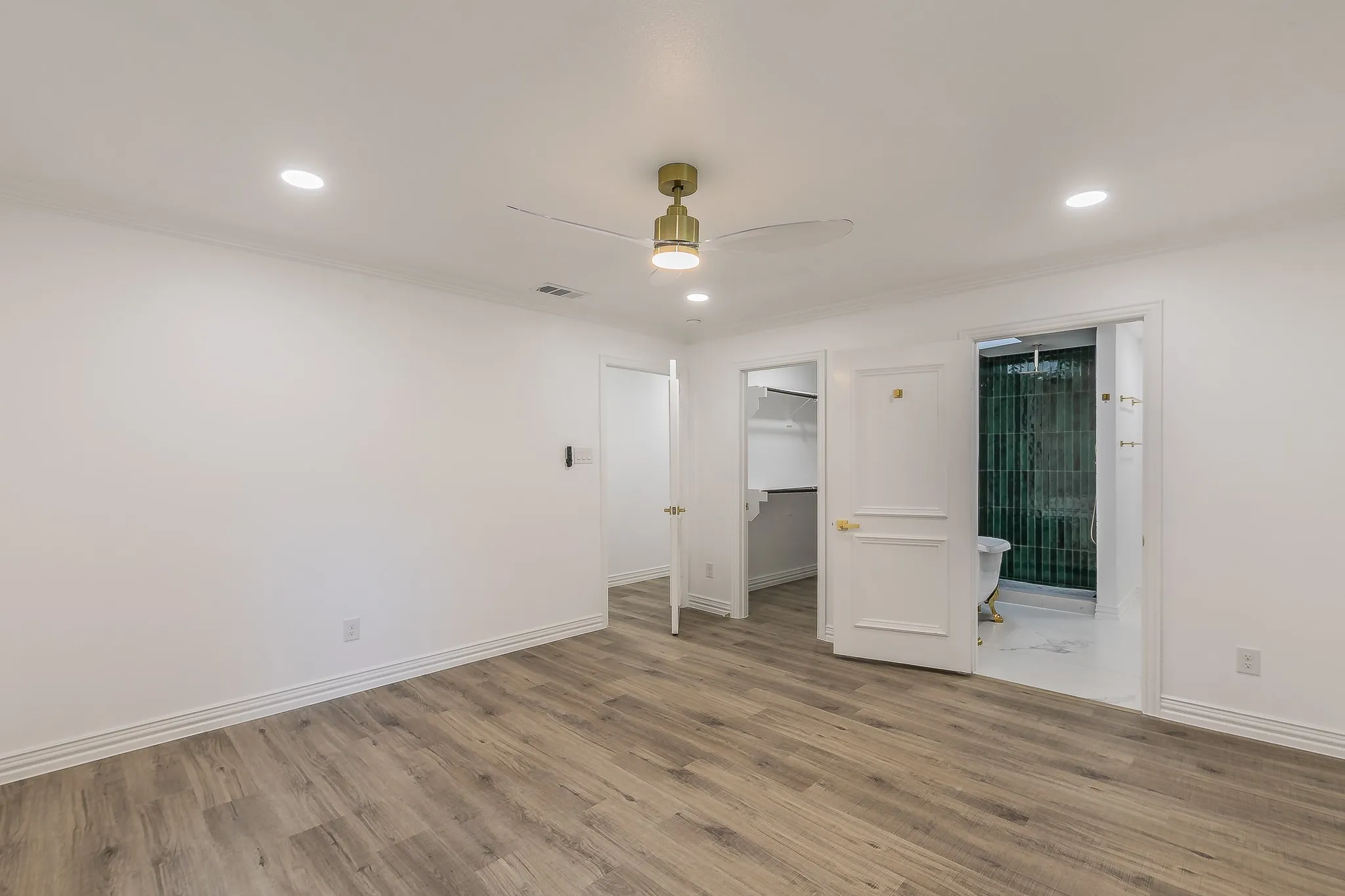 Single Family Residence For Sale in Dallas County , 1812 Boyd Street, Dallas, Texas 75224, 4 Bedroom, 2 Bathroom, 2 Garage spaces, 2,016 Sqft, built in 1960, mls#21147170, Real Estate Agent in Dallas, Homes For Sale in Dallas county, Homes For Sale in Dallas, Realtor in Dallas Texas, Real Estate Brokerage Independent Realty Texas, Luminita Cordes Realtor