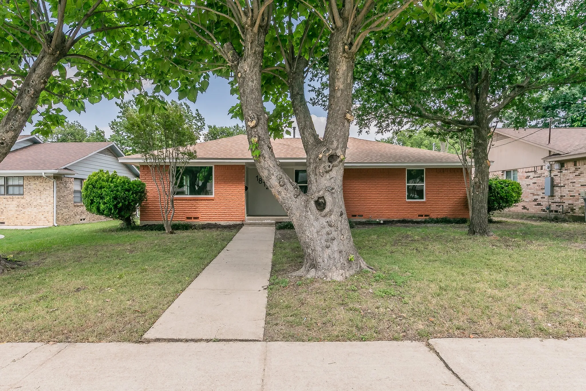 Single Family Residence For Sale in Dallas County , 1812 Boyd Street, Dallas, Texas 75224, 4 Bedroom, 2 Bathroom, 2 Garage spaces, 2,016 Sqft, built in 1960, mls#21147170, Real Estate Agent in Dallas, Homes For Sale in Dallas county, Homes For Sale in Dallas, Realtor in Dallas Texas, Real Estate Brokerage Independent Realty Texas, Luminita Cordes Realtor