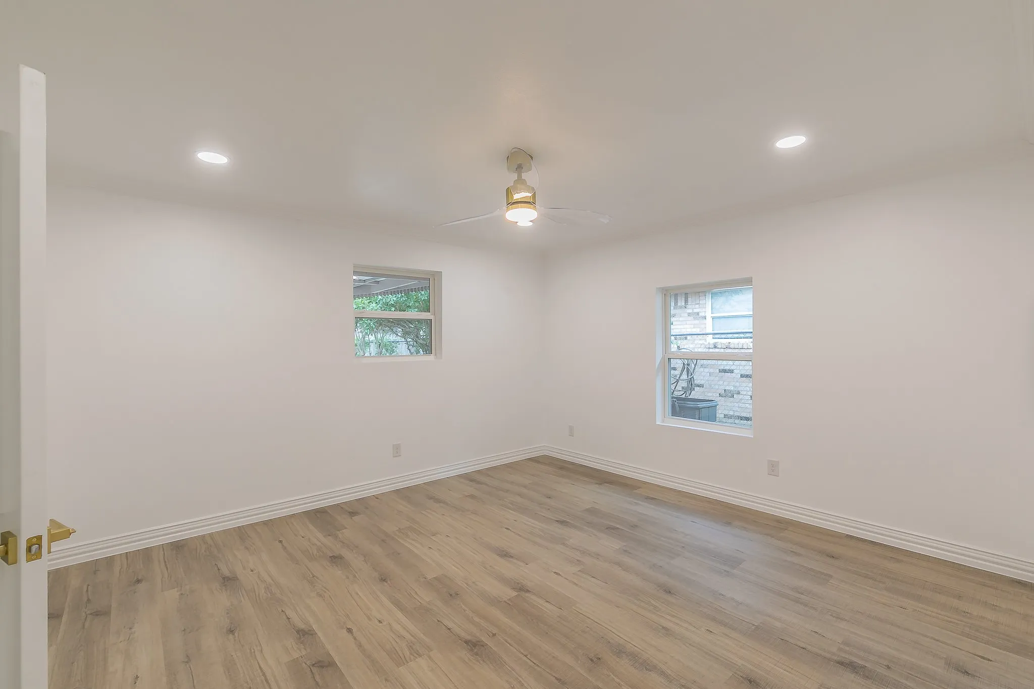 Single Family Residence For Sale in Dallas County , 1812 Boyd Street, Dallas, Texas 75224, 4 Bedroom, 2 Bathroom, 2 Garage spaces, 2,016 Sqft, built in 1960, mls#21147170, Real Estate Agent in Dallas, Homes For Sale in Dallas county, Homes For Sale in Dallas, Realtor in Dallas Texas, Real Estate Brokerage Independent Realty Texas, Luminita Cordes Realtor