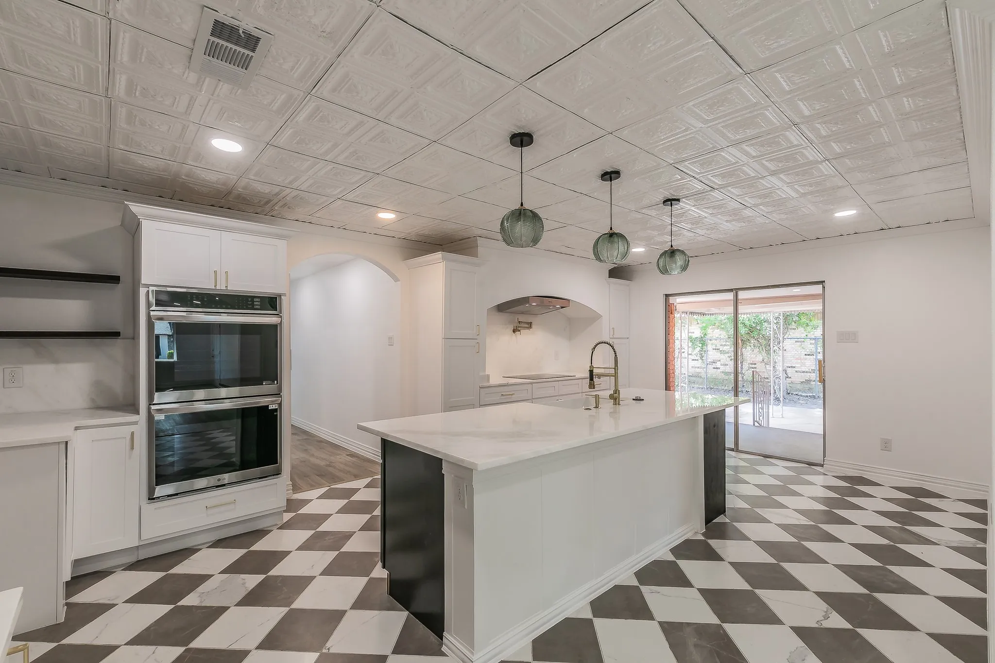 Single Family Residence For Sale in Dallas County , 1812 Boyd Street, Dallas, Texas 75224, 4 Bedroom, 2 Bathroom, 2 Garage spaces, 2,016 Sqft, built in 1960, mls#21147170, Real Estate Agent in Dallas, Homes For Sale in Dallas county, Homes For Sale in Dallas, Realtor in Dallas Texas, Real Estate Brokerage Independent Realty Texas, Luminita Cordes Realtor