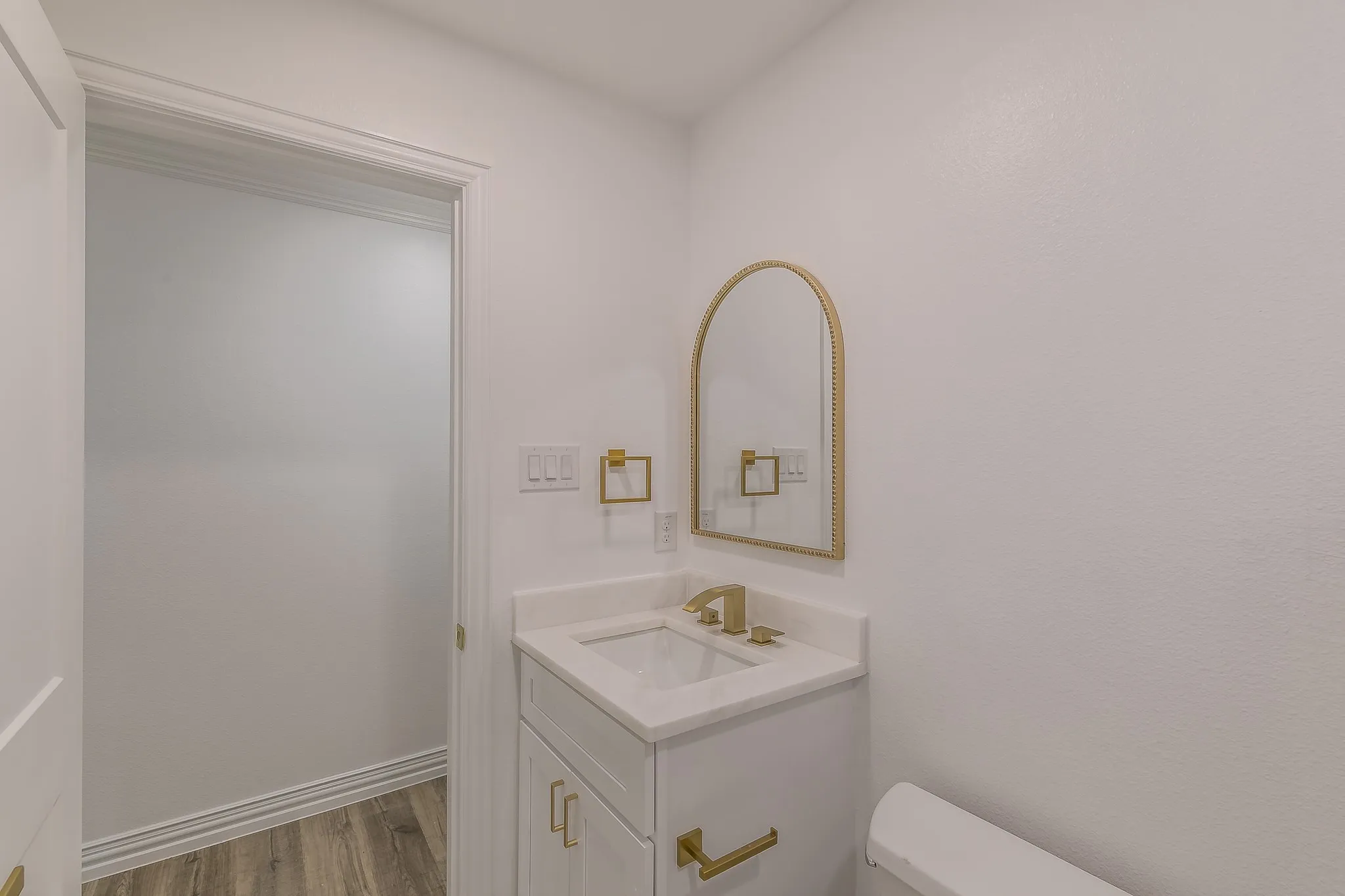 Single Family Residence For Sale in Dallas County , 1812 Boyd Street, Dallas, Texas 75224, 4 Bedroom, 2 Bathroom, 2 Garage spaces, 2,016 Sqft, built in 1960, mls#21147170, Real Estate Agent in Dallas, Homes For Sale in Dallas county, Homes For Sale in Dallas, Realtor in Dallas Texas, Real Estate Brokerage Independent Realty Texas, Luminita Cordes Realtor