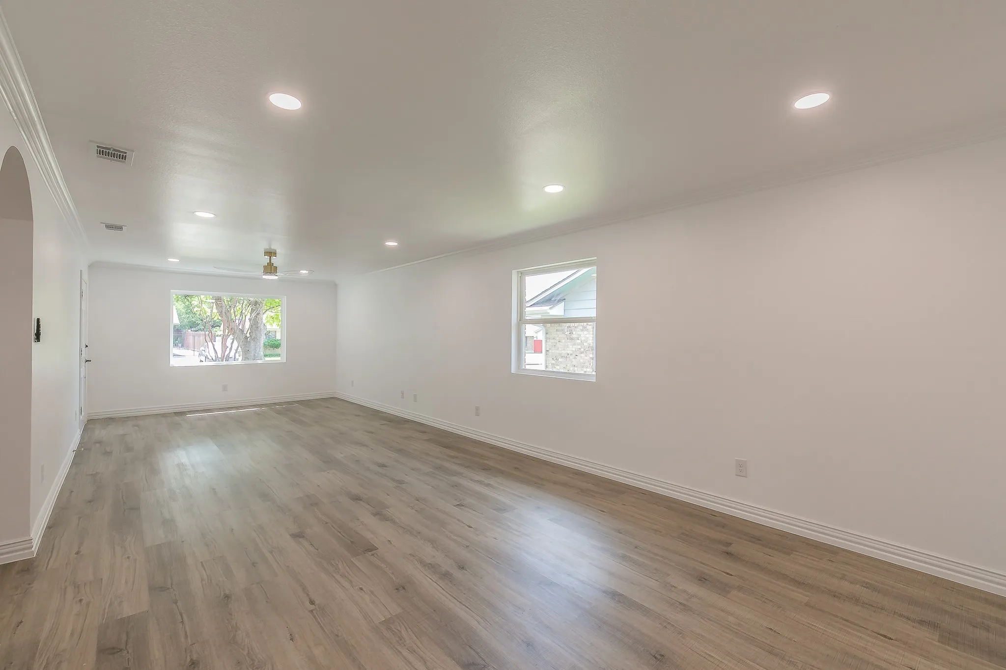 Single Family Residence For Sale in Dallas County , 1812 Boyd Street, Dallas, Texas 75224, 4 Bedroom, 2 Bathroom, 2 Garage spaces, 2,016 Sqft, built in 1960, mls#21147170, Real Estate Agent in Dallas, Homes For Sale in Dallas county, Homes For Sale in Dallas, Realtor in Dallas Texas, Real Estate Brokerage Independent Realty Texas, Luminita Cordes Realtor