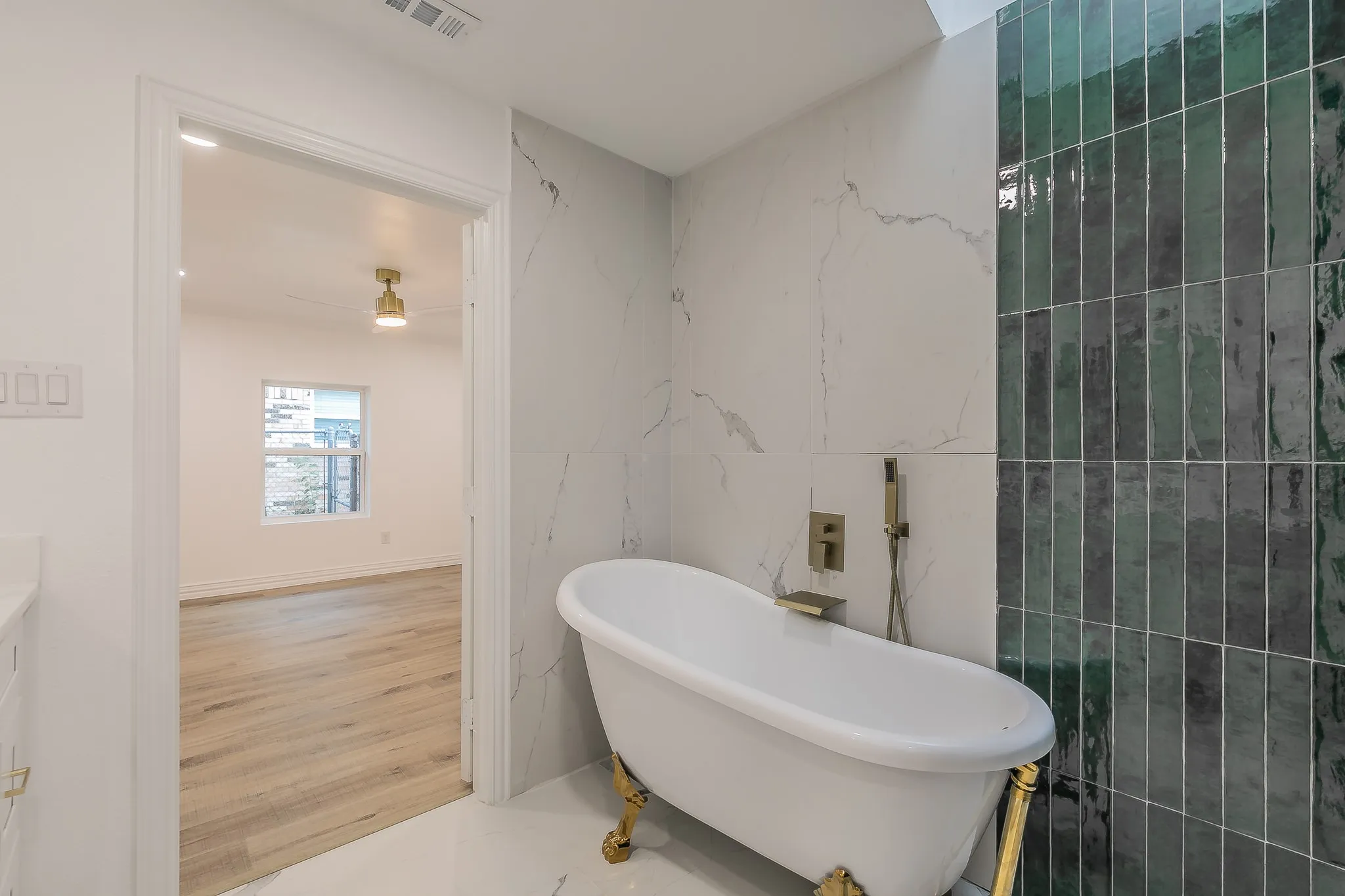 Single Family Residence For Sale in Dallas County , 1812 Boyd Street, Dallas, Texas 75224, 4 Bedroom, 2 Bathroom, 2 Garage spaces, 2,016 Sqft, built in 1960, mls#21147170, Real Estate Agent in Dallas, Homes For Sale in Dallas county, Homes For Sale in Dallas, Realtor in Dallas Texas, Real Estate Brokerage Independent Realty Texas, Luminita Cordes Realtor