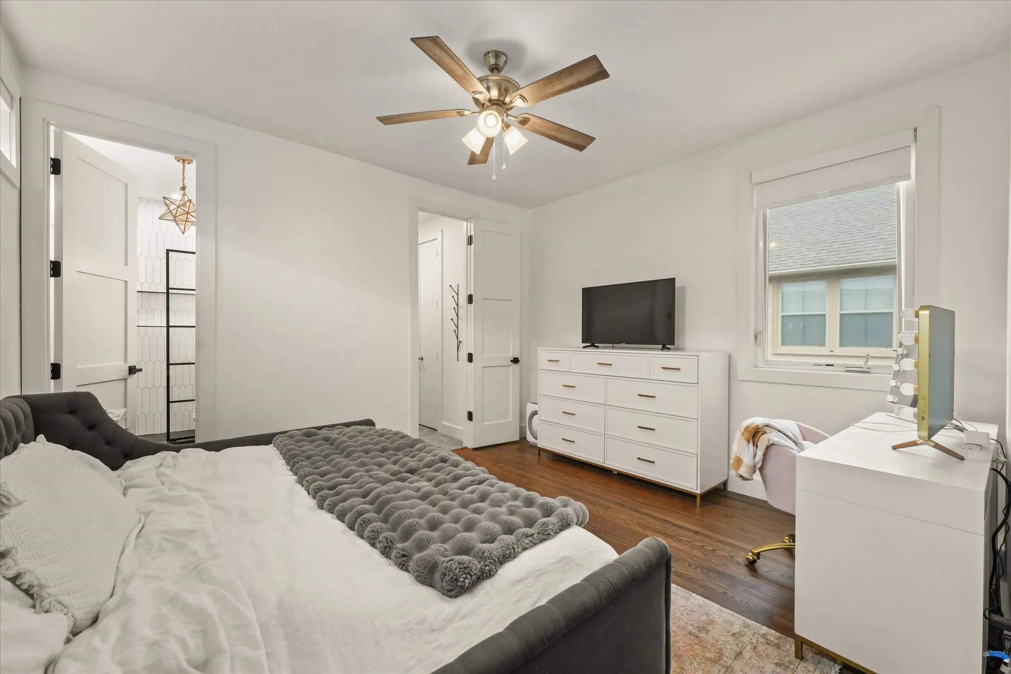 Single Family Residence For Sale in Dallas County , 1916 Euclid Avenue, Dallas, Texas 75206, 3 Bedroom, 4 Bathroom, 2 Garage spaces, 2,661 Sqft, built in 2005, mls#21147137, Real Estate Agent in Dallas, Homes For Sale in Dallas county, Homes For Sale in Dallas, Realtor in Dallas Texas, Real Estate Brokerage Independent Realty Texas, Luminita Cordes Realtor