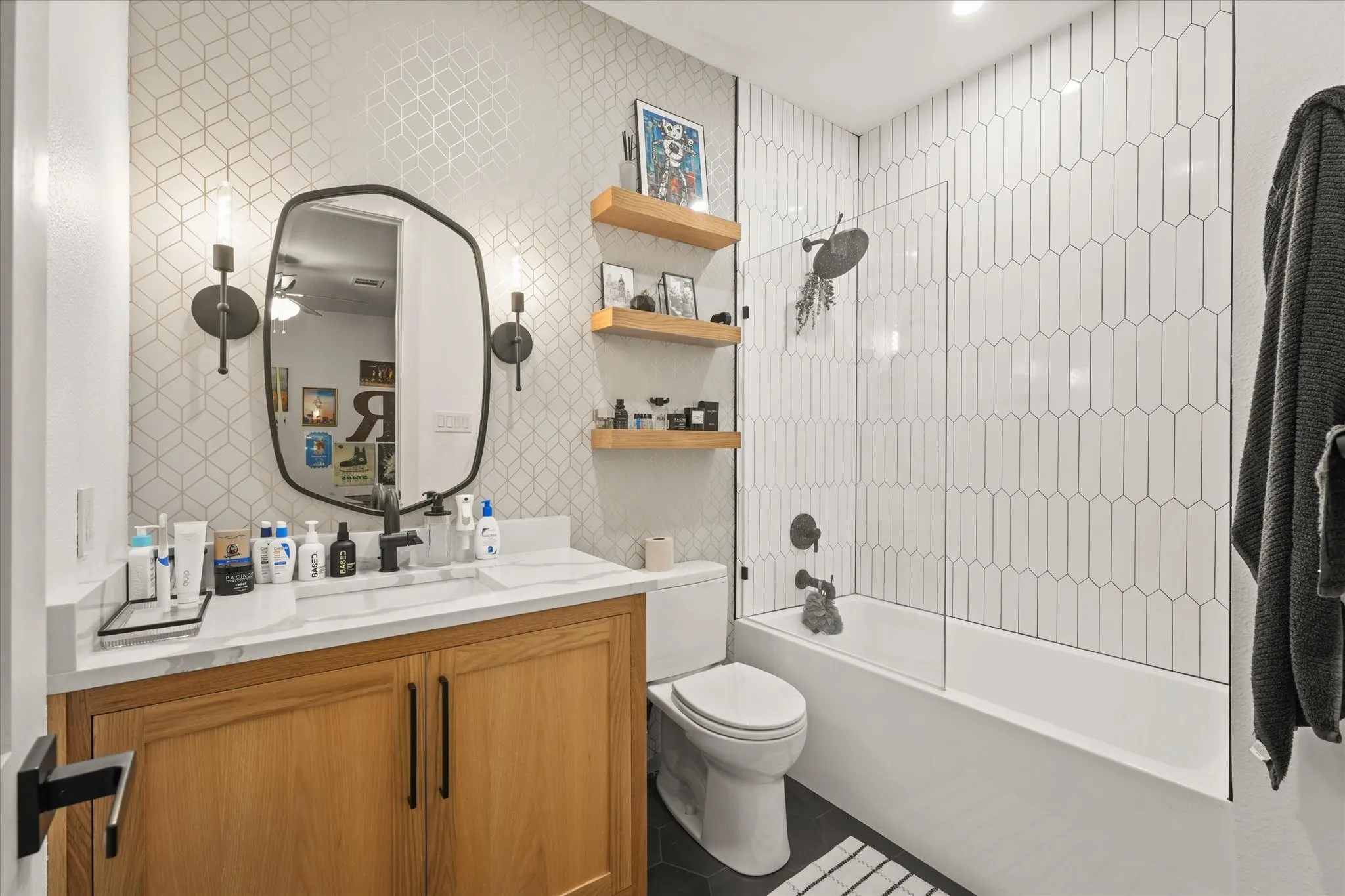 Single Family Residence For Sale in Dallas County , 1916 Euclid Avenue, Dallas, Texas 75206, 3 Bedroom, 4 Bathroom, 2 Garage spaces, 2,661 Sqft, built in 2005, mls#21147137, Real Estate Agent in Dallas, Homes For Sale in Dallas county, Homes For Sale in Dallas, Realtor in Dallas Texas, Real Estate Brokerage Independent Realty Texas, Luminita Cordes Realtor