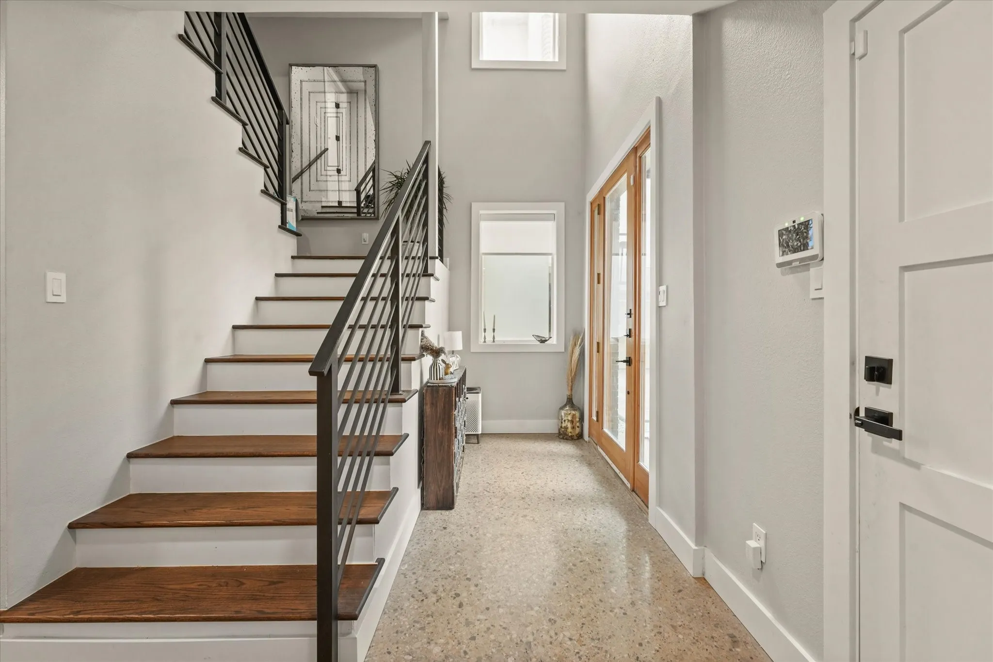 Single Family Residence For Sale in Dallas County , 1916 Euclid Avenue, Dallas, Texas 75206, 3 Bedroom, 4 Bathroom, 2 Garage spaces, 2,661 Sqft, built in 2005, mls#21147137, Real Estate Agent in Dallas, Homes For Sale in Dallas county, Homes For Sale in Dallas, Realtor in Dallas Texas, Real Estate Brokerage Independent Realty Texas, Luminita Cordes Realtor