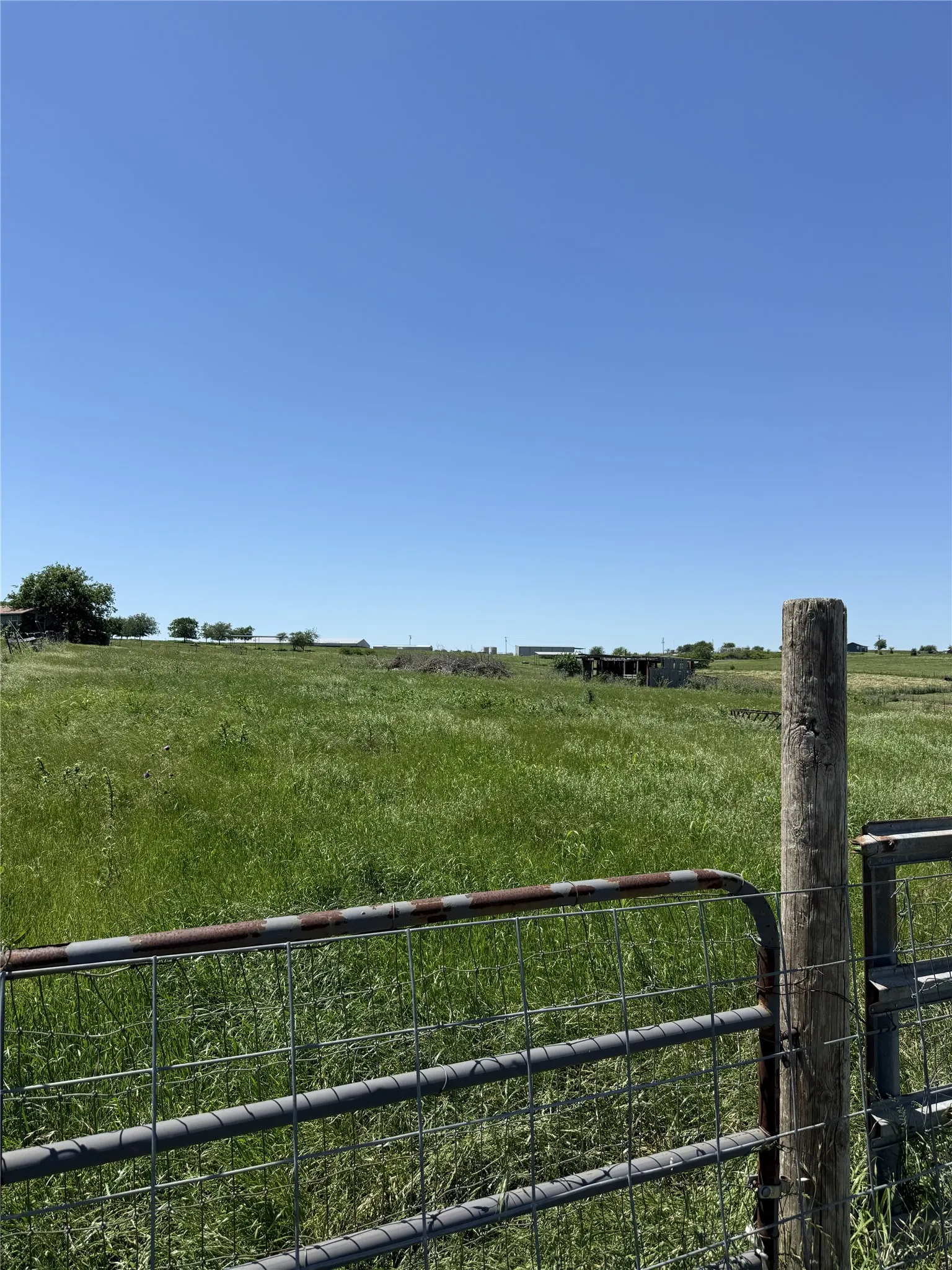Single Family Residence For Sale in Wise County , 235 Hilltop Trail, New Fairview, Texas 76078, 3 Bedrooms, 2 Bathrooms, Garage spaces, 1,344 Sqft, built in 1994, Price $199,000, mls#21147107, Real Estate Agent in New Fairview, Homes For Sale in Wise county, Homes For Sale in New Fairview, Realtor in New Fairview Texas, Real Estate Brokerage Independent Realty Texas, Luminita Cordes Realtor