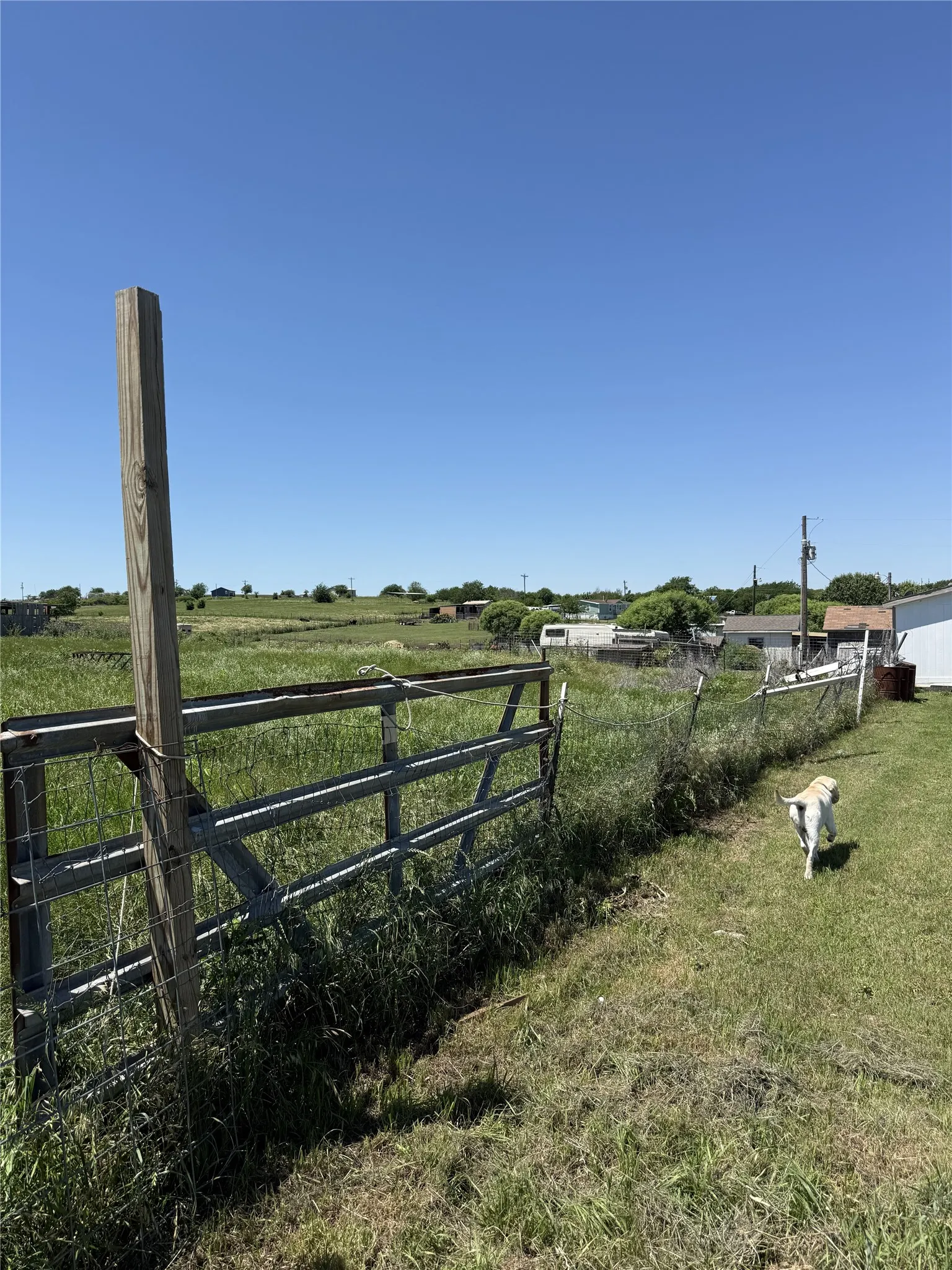Single Family Residence For Sale in Wise County , 235 Hilltop Trail, New Fairview, Texas 76078, 3 Bedrooms, 2 Bathrooms, Garage spaces, 1,344 Sqft, built in 1994, Price $199,000, mls#21147107, Real Estate Agent in New Fairview, Homes For Sale in Wise county, Homes For Sale in New Fairview, Realtor in New Fairview Texas, Real Estate Brokerage Independent Realty Texas, Luminita Cordes Realtor