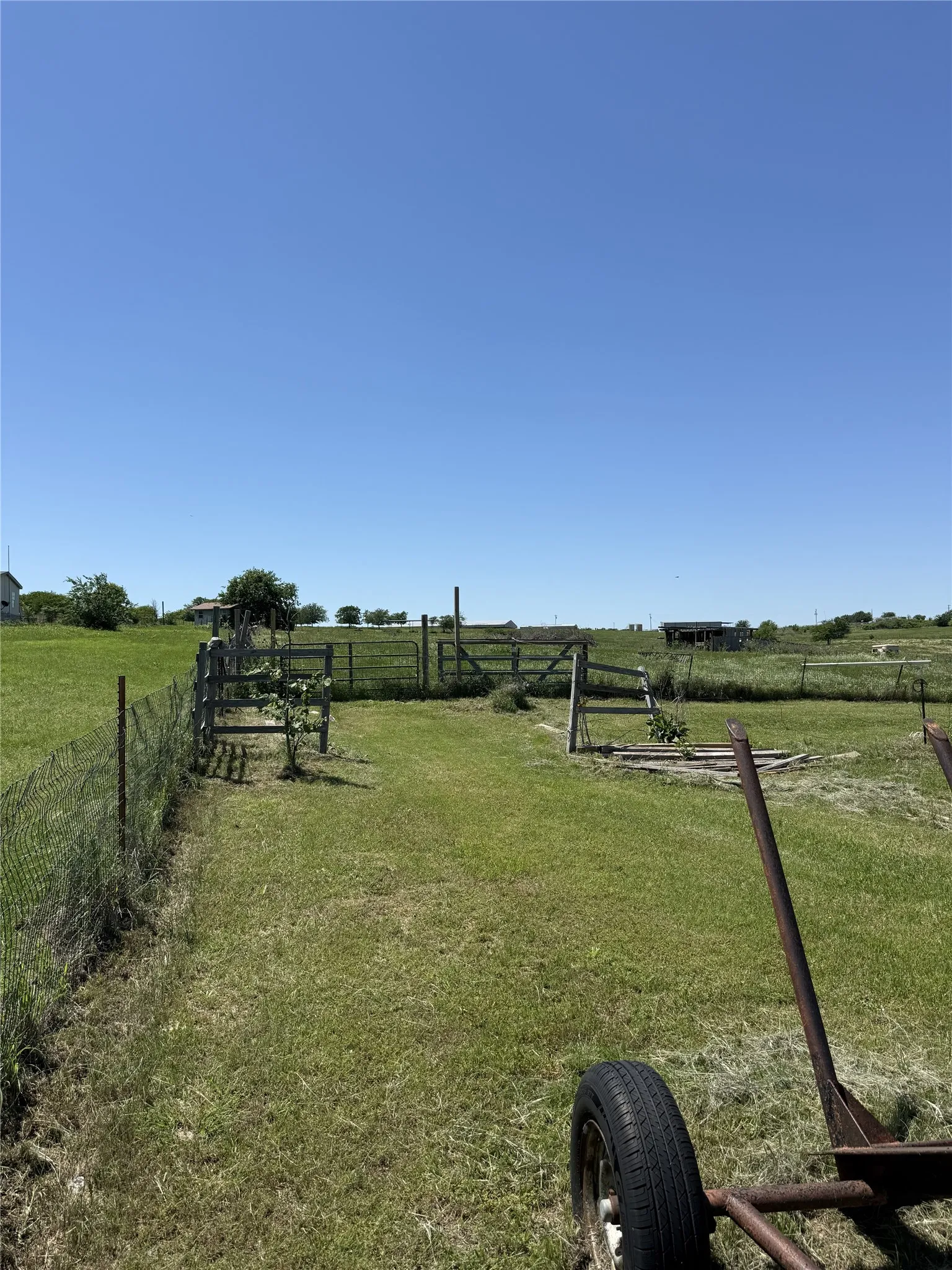 Single Family Residence For Sale in Wise County , 235 Hilltop Trail, New Fairview, Texas 76078, 3 Bedrooms, 2 Bathrooms, Garage spaces, 1,344 Sqft, built in 1994, Price $199,000, mls#21147107, Real Estate Agent in New Fairview, Homes For Sale in Wise county, Homes For Sale in New Fairview, Realtor in New Fairview Texas, Real Estate Brokerage Independent Realty Texas, Luminita Cordes Realtor