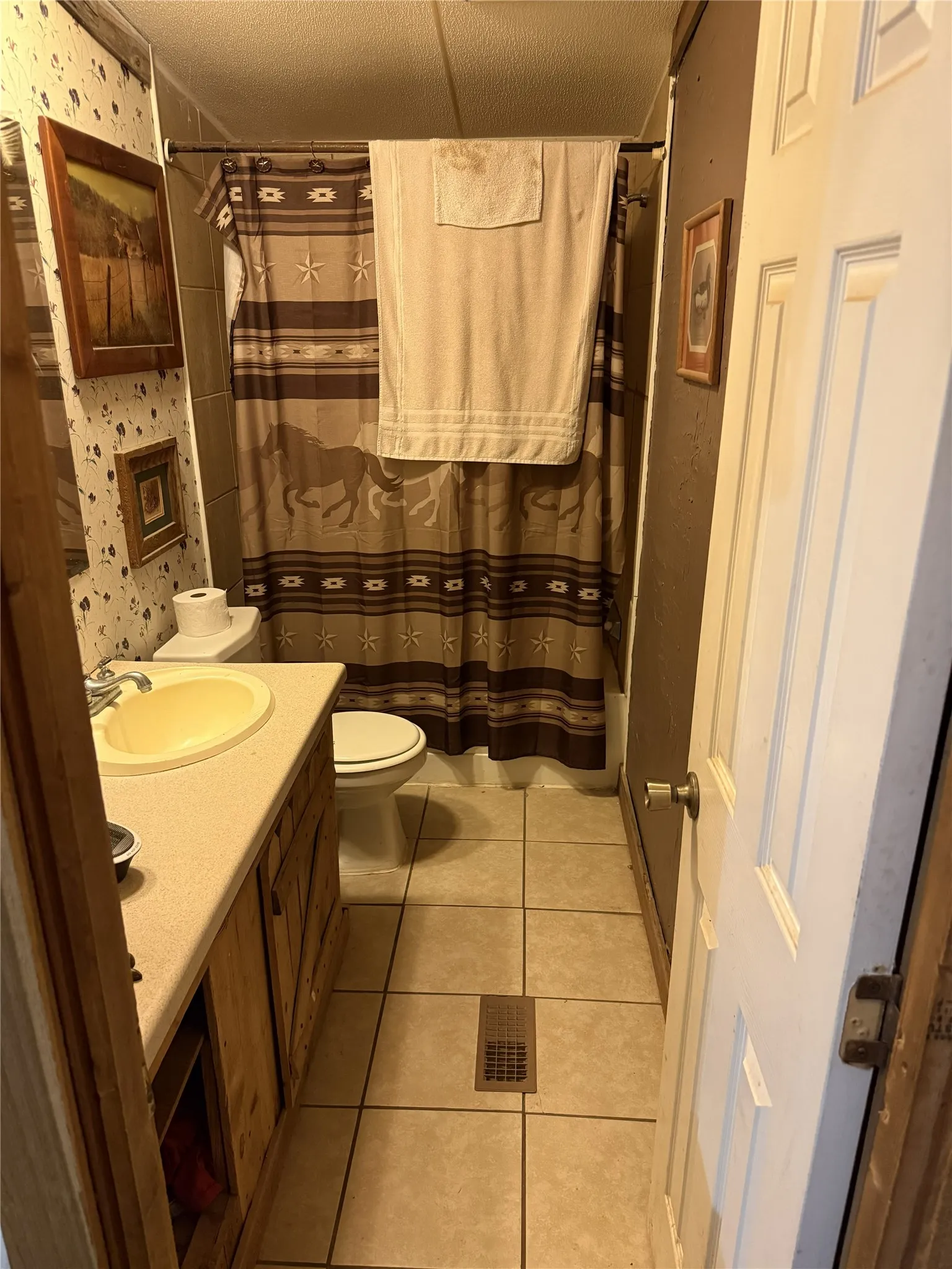 Single Family Residence For Sale in Wise County , 235 Hilltop Trail, New Fairview, Texas 76078, 3 Bedrooms, 2 Bathrooms, Garage spaces, 1,344 Sqft, built in 1994, Price $199,000, mls#21147107, Real Estate Agent in New Fairview, Homes For Sale in Wise county, Homes For Sale in New Fairview, Realtor in New Fairview Texas, Real Estate Brokerage Independent Realty Texas, Luminita Cordes Realtor